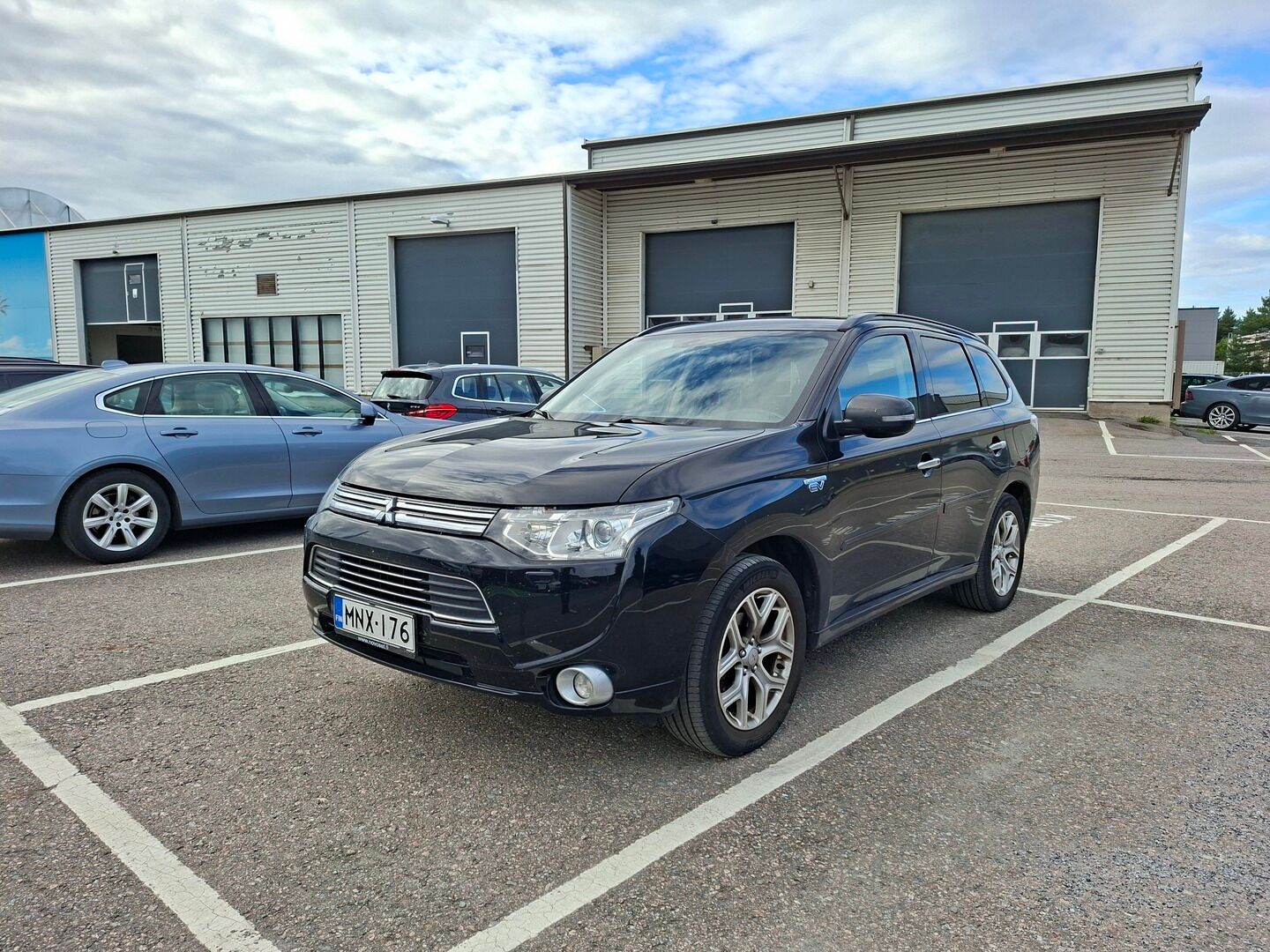 Mitsubishi OUTLANDER PHEV 2014 - YritysOutlet - Myydään vain yrityksille - - YritysOutlet - Myydään vain yrityksille