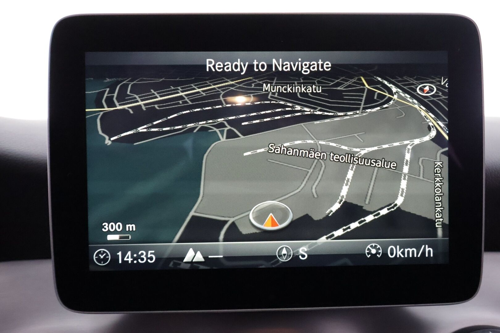 Mercedes-Benz CLA 2017 200 A Business AMG - | Facelift | LED | Nahka-alcantara | Urheilualusta | Sporttipenkit | Navi | P.tutkat | Bluetooth | Active Brake Assist | Vakkari | 2x renkaat aluin |