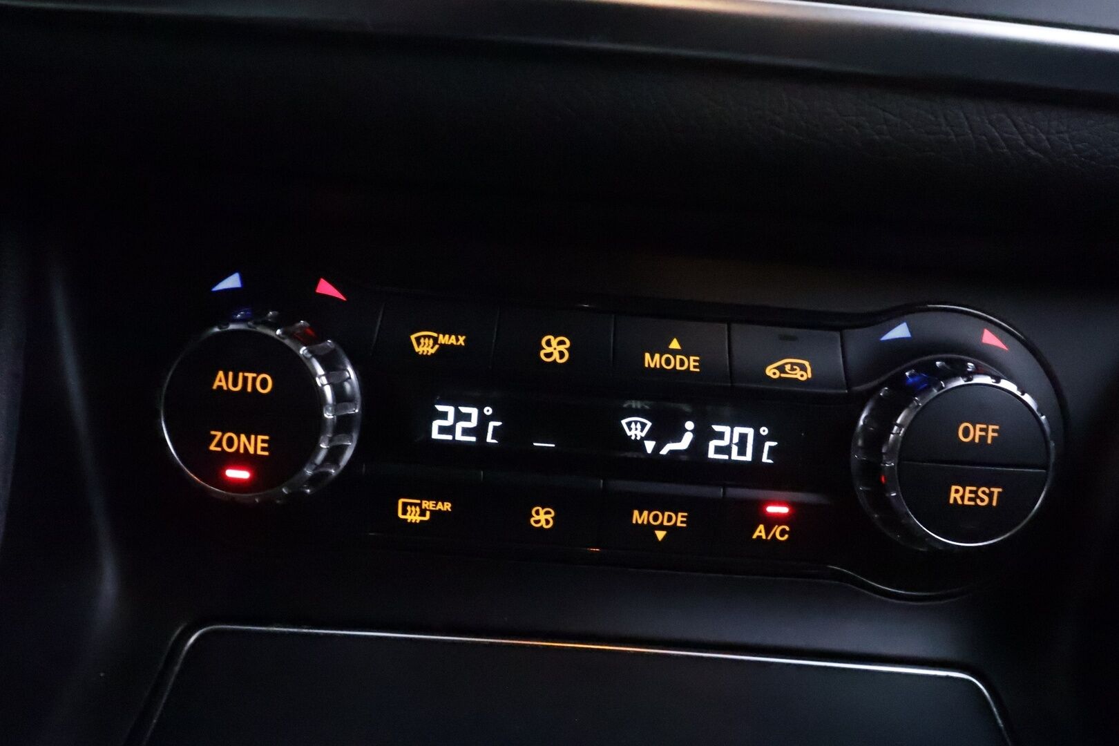 Mercedes-Benz CLA 2017 200 A Business AMG - | Facelift | LED | Nahka-alcantara | Urheilualusta | Sporttipenkit | Navi | P.tutkat | Bluetooth | Active Brake Assist | Vakkari | 2x renkaat aluin |