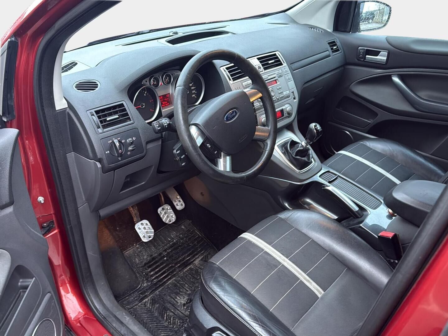 Ford Kuga 2010 2,0 TDCi 136hv DPF 4WD Titanium M6 5-ovinen * Suomiauto / Webasto / Vetokoukku / Puolinahkasisusta / Lisävalo - 2x Hyvät renkaa aluvantein / Hiljattain huollettu / Jakopää tehty! - HULLU BLACKWEEK KORKOTARJOUS 2,49%