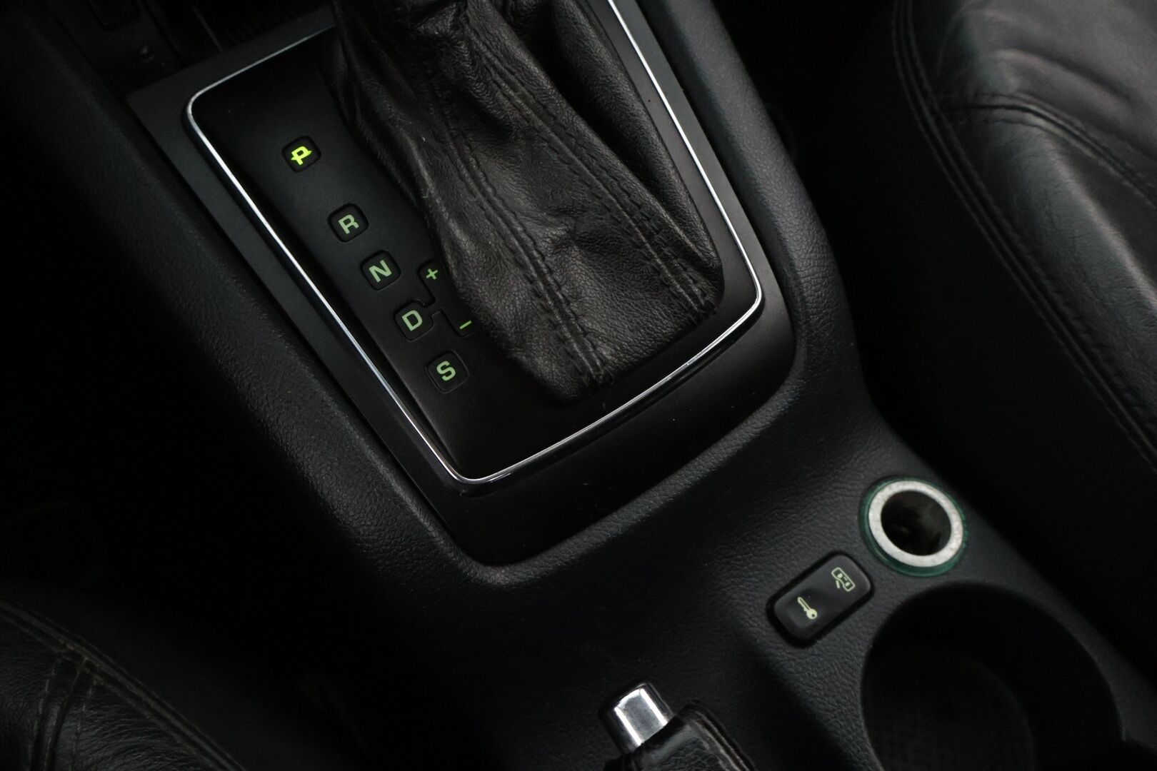 Skoda Octavia 2004 OCTAVIA HB 2.0 TDI DSG Viistoperä (AB) 4ov 1968cm3 A ** YritysOutlet - Myydään vain yrityksille - Sähköinen kattoluukku / Vetokoukku / Vakionopeudensäädin *