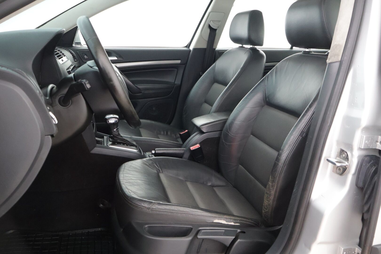 Skoda Octavia 2004 OCTAVIA HB 2.0 TDI DSG Viistoperä (AB) 4ov 1968cm3 A ** YritysOutlet - Myydään vain yrityksille - Sähköinen kattoluukku / Vetokoukku / Vakionopeudensäädin *