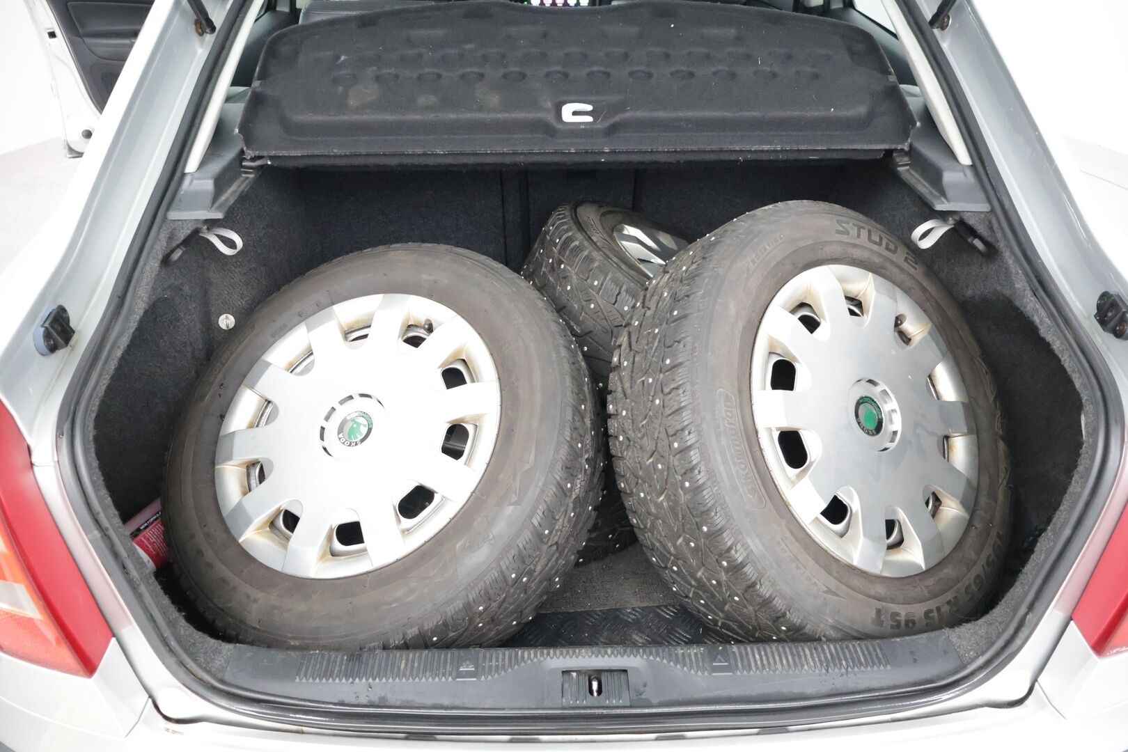 Skoda Octavia 2004 OCTAVIA HB 2.0 TDI DSG Viistoperä (AB) 4ov 1968cm3 A ** YritysOutlet - Myydään vain yrityksille - Sähköinen kattoluukku / Vetokoukku / Vakionopeudensäädin *