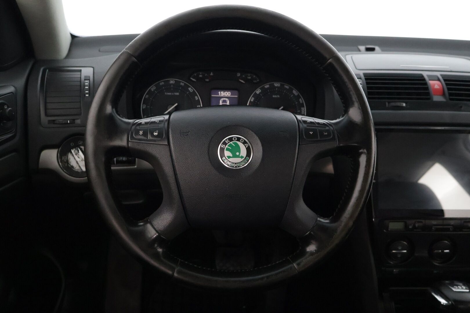 Skoda Octavia 2004 OCTAVIA HB 2.0 TDI DSG Viistoperä (AB) 4ov 1968cm3 A ** YritysOutlet - Myydään vain yrityksille - Sähköinen kattoluukku / Vetokoukku / Vakionopeudensäädin *