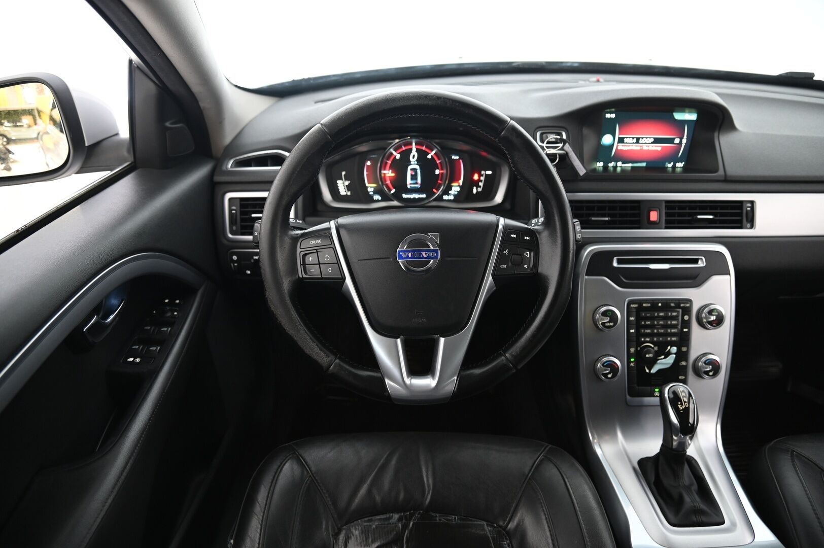 Volvo V70 2016 D3 Business Classic aut *Webasto / 1-OM.Suomi-auto / Nahat / Digimittaristo* - *Kahdet renkaat ja vanteet*