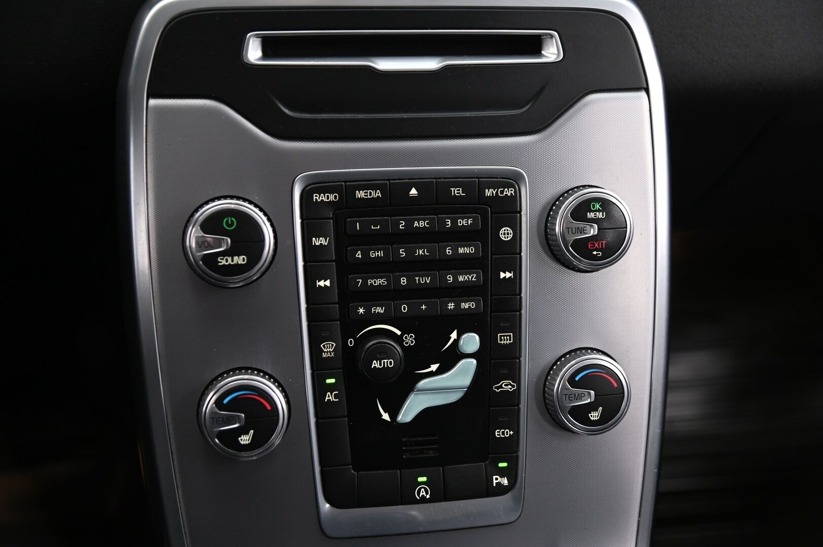 Volvo V70 2016 D3 Business Classic aut *Webasto / 1-OM.Suomi-auto / Nahat / Digimittaristo* - *Kahdet renkaat ja vanteet*