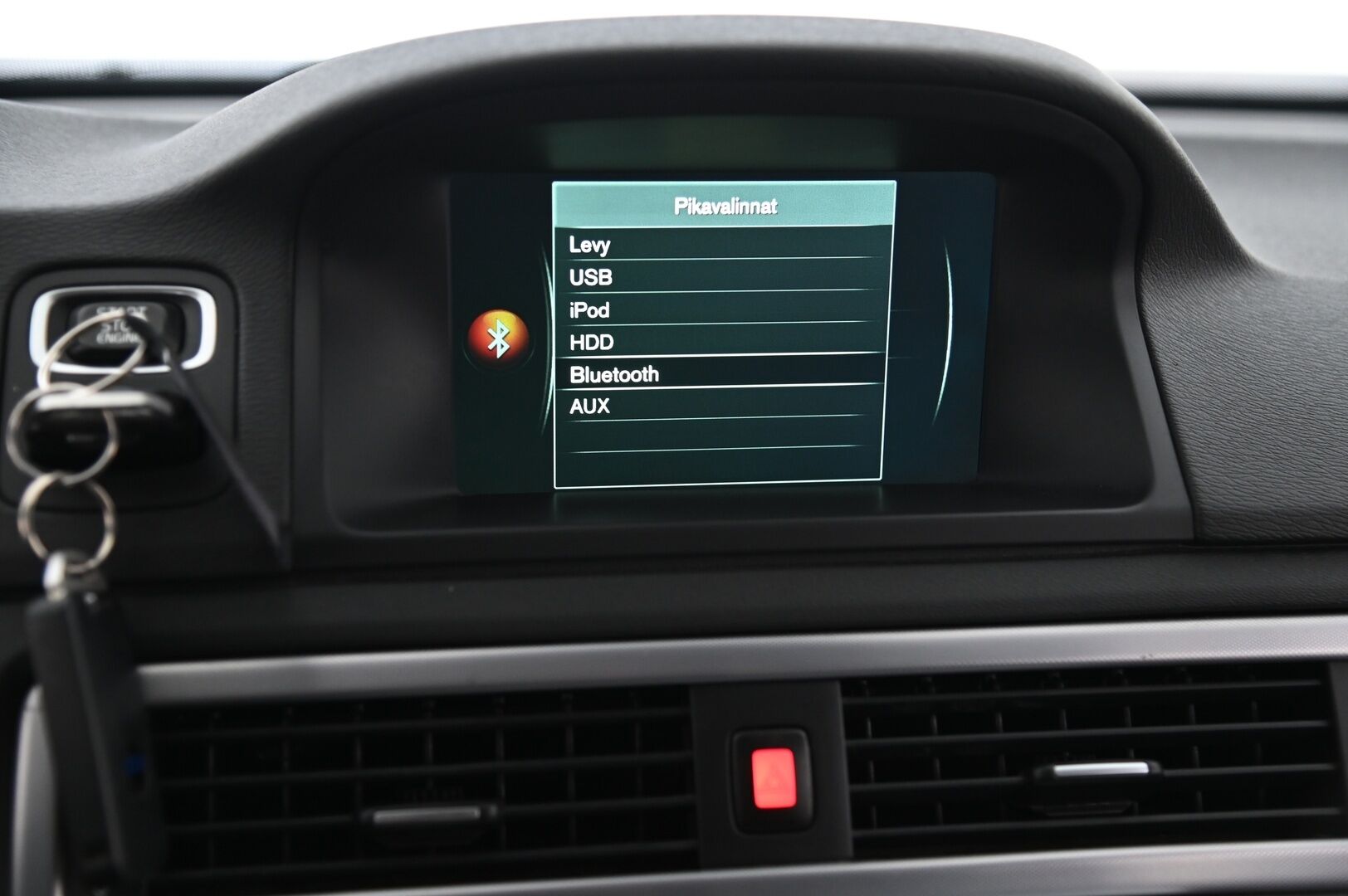 Volvo V70 2016 D3 Business Classic aut *Webasto / 1-OM.Suomi-auto / Nahat / Digimittaristo* - *Kahdet renkaat ja vanteet*