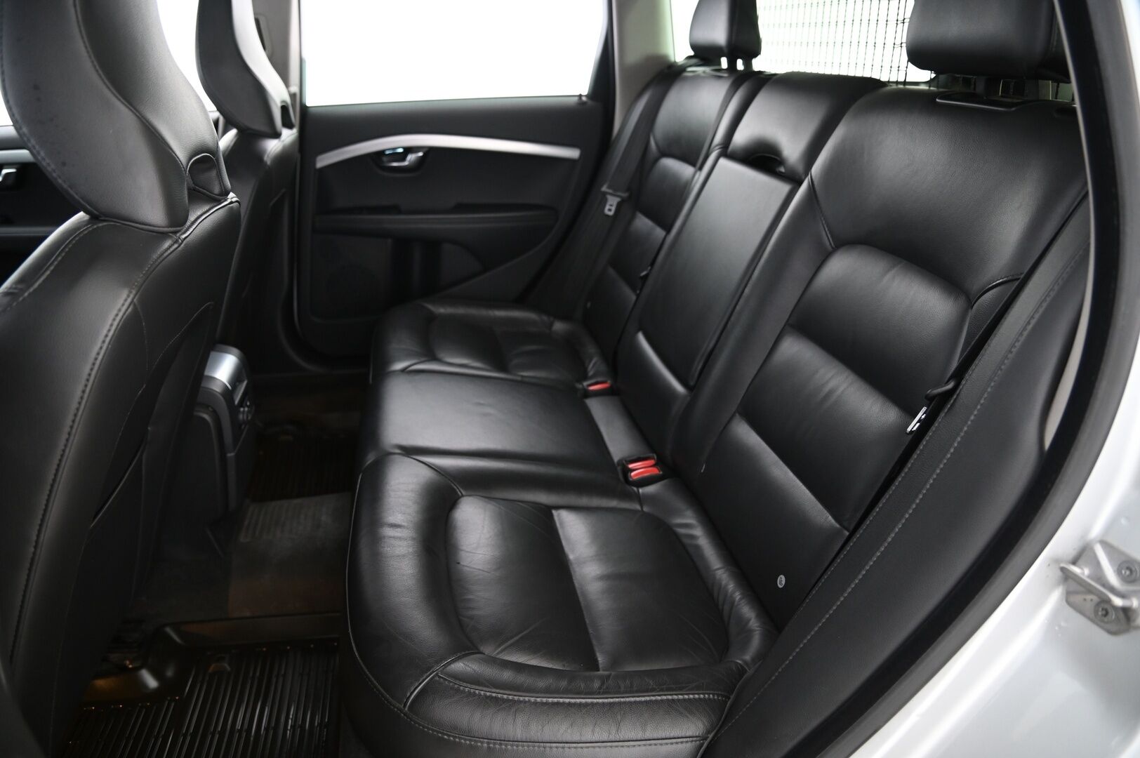 Volvo V70 2016 D3 Business Classic aut *Webasto / 1-OM.Suomi-auto / Nahat / Digimittaristo* - *Kahdet renkaat ja vanteet*