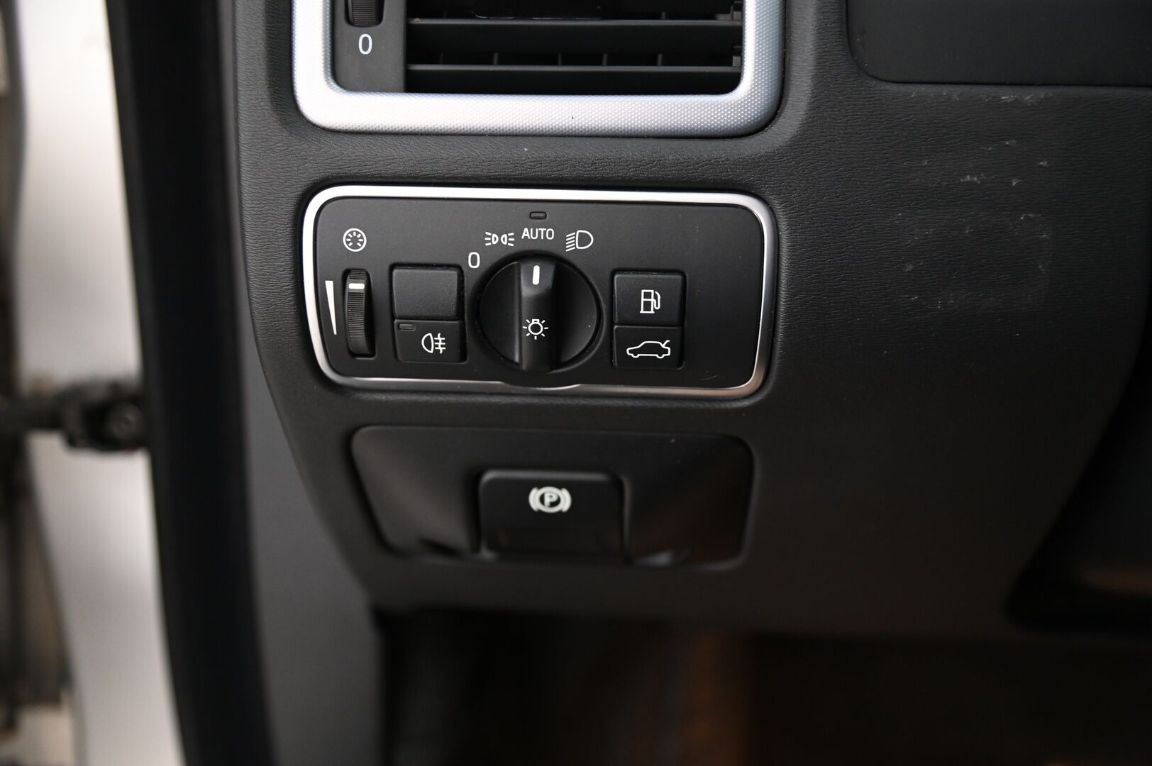 Volvo V70 2016 D3 Business Classic aut *Webasto / 1-OM.Suomi-auto / Nahat / Digimittaristo* - *Kahdet renkaat ja vanteet*