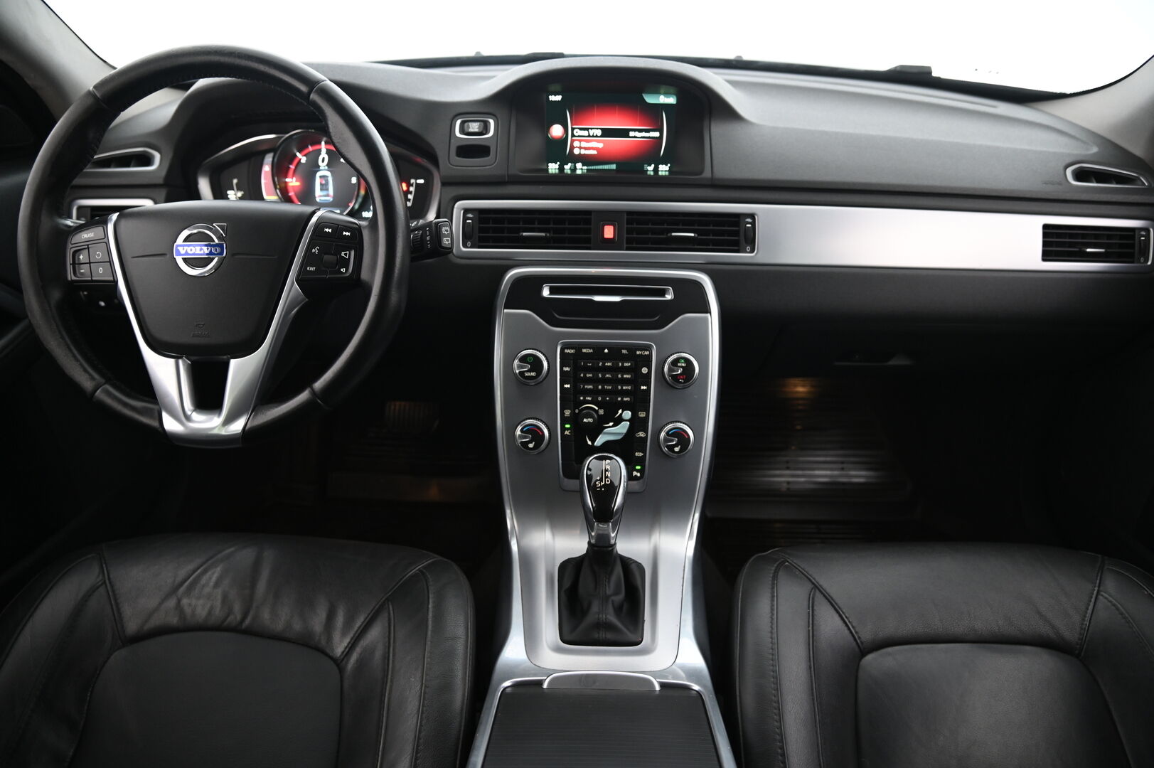 Volvo V70 2016 D3 Business Classic aut *Webasto / 1-OM.Suomi-auto / Nahat / Digimittaristo* - *Kahdet renkaat ja vanteet*
