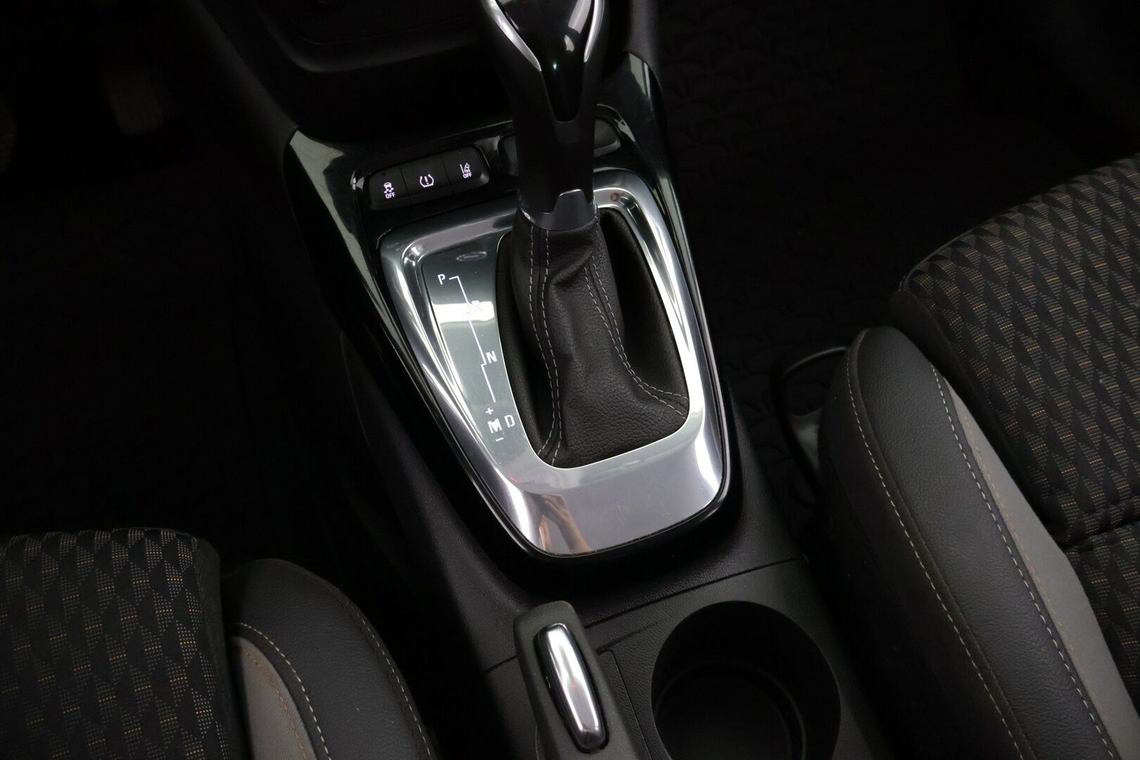 Opel Crossland X 2019 Comfort 130 Automatic Edition - Adapt Vakkari / Ratinlämmitin / Vakkari / Hyvin huollettu!! 