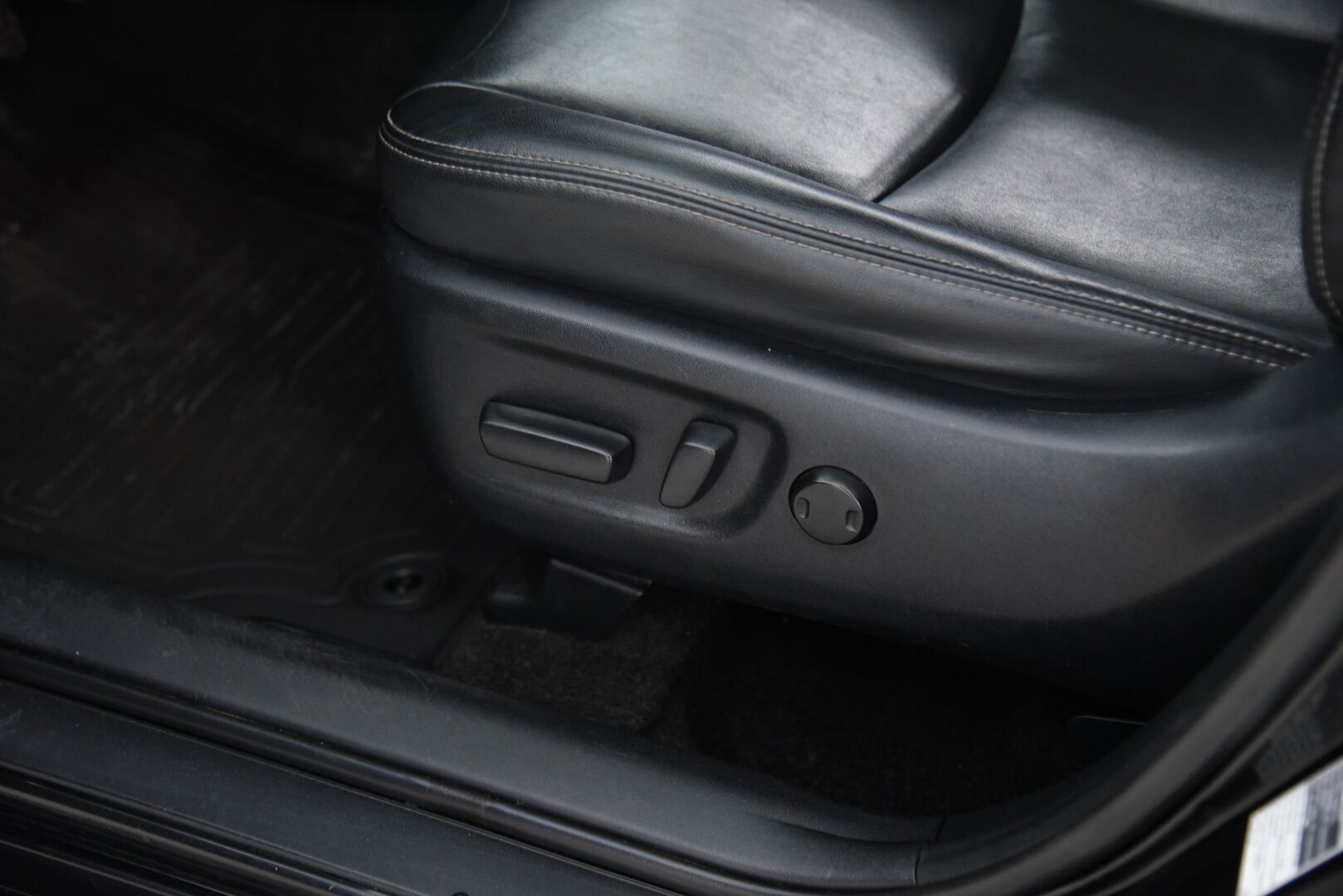 Toyota Prius+ 2019 Active Business / ALV / Vakkari / 7-paikkainen / Nahat /  YritysOutlet - Myydään vain yrityksille - Tämä auto myydään YritysOutlet -valikoimasta vain yritykselle