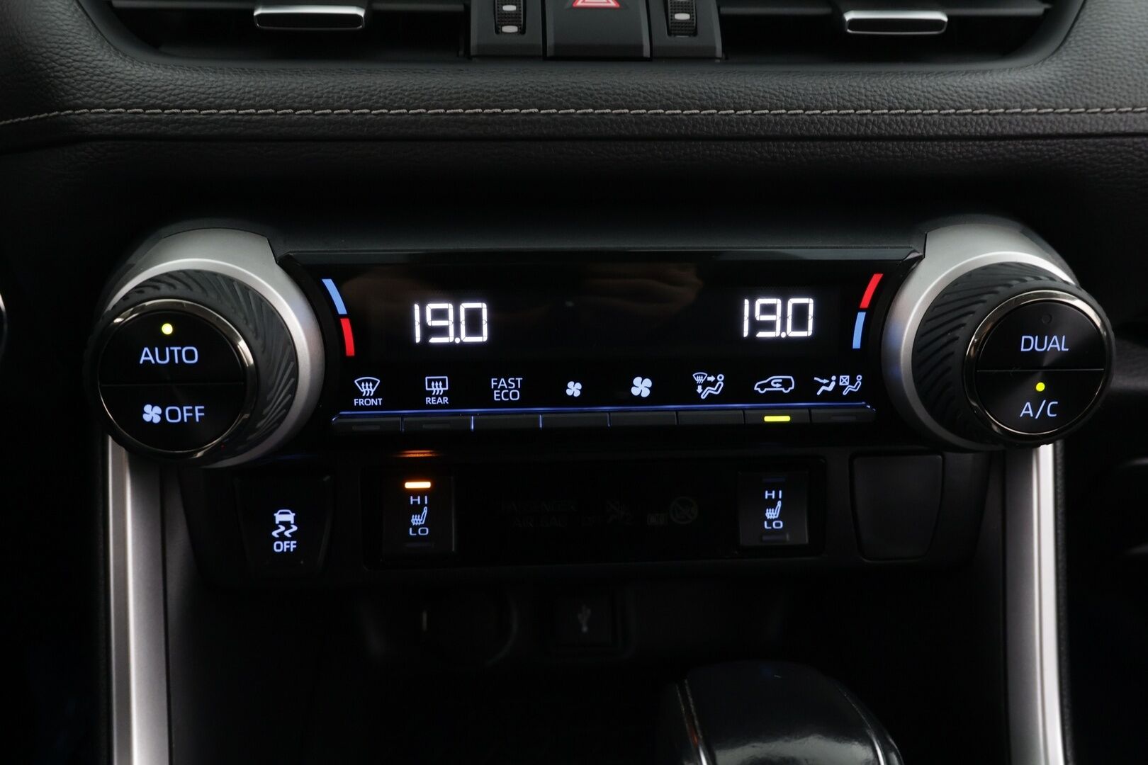 Toyota RAV4 2020 2,5 Hybrid Business - Huippu hieno / Hyvin pidetty / Loisto maasturi 