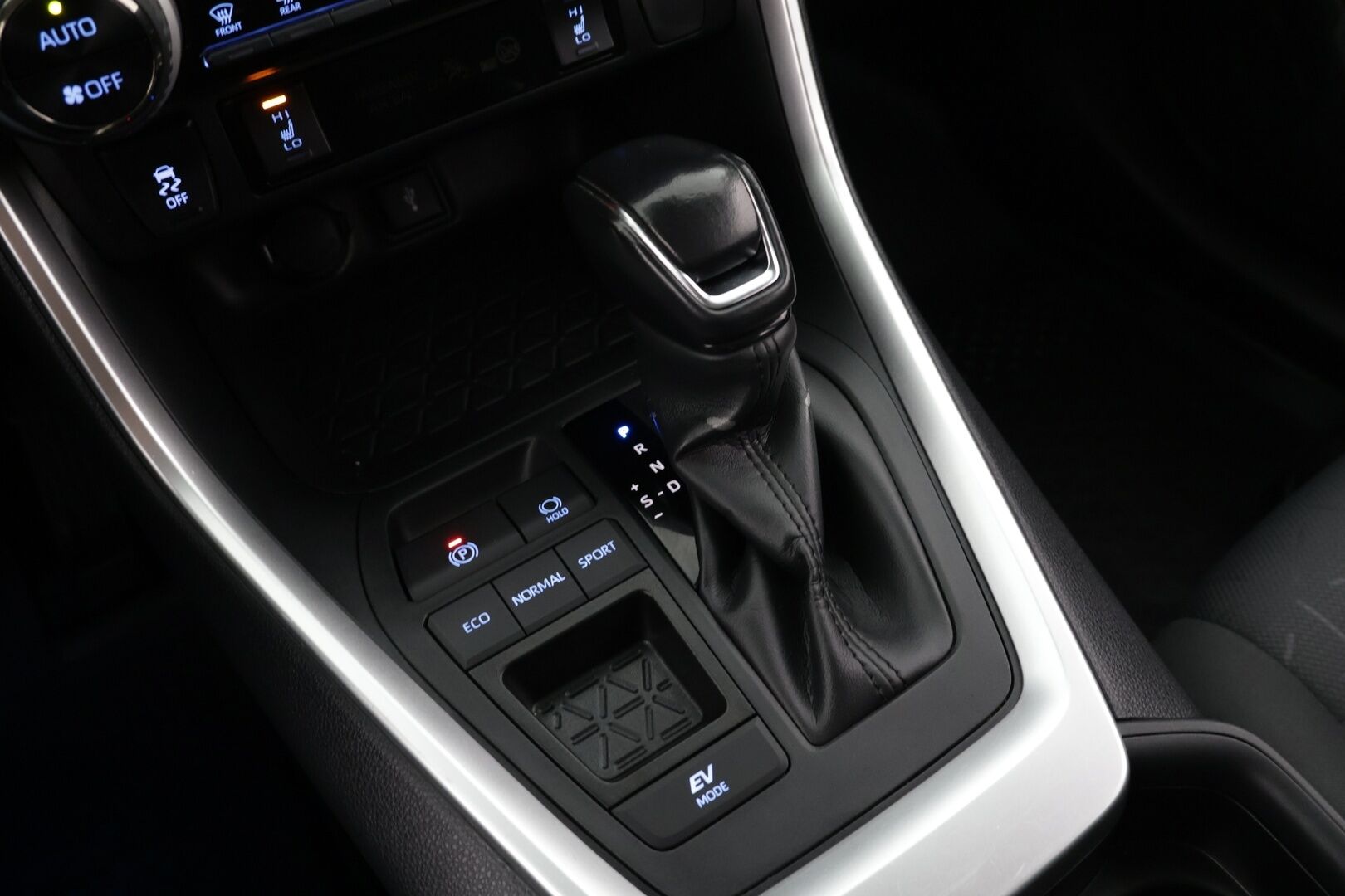 Toyota RAV4 2020 2,5 Hybrid Business - Huippu hieno / Hyvin pidetty / Loisto maasturi 