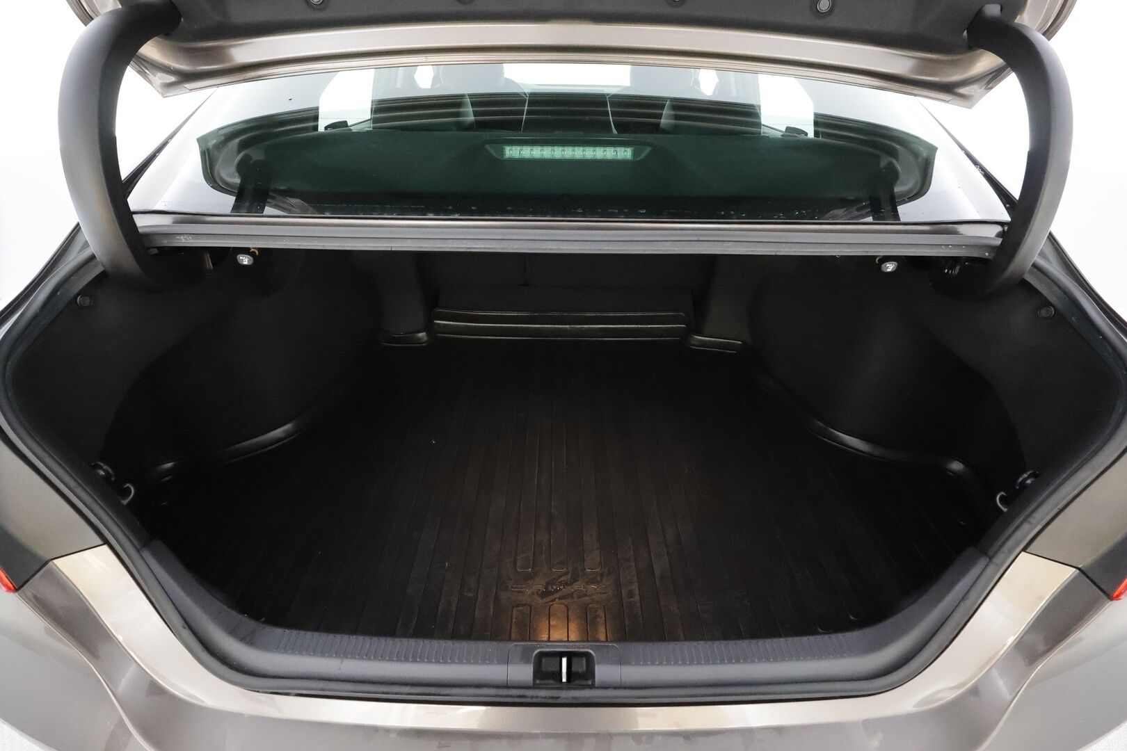 Toyota Camry 2020 2,5 Hybrid Style *ACC / LED /  P.Kamera / Sisätilanlämmitin / Navi / Nahkaverhoilu / Kaistavahti / Keyless* - *Suomi-auto / Kahdet renkaat / Merkkihuollettu*