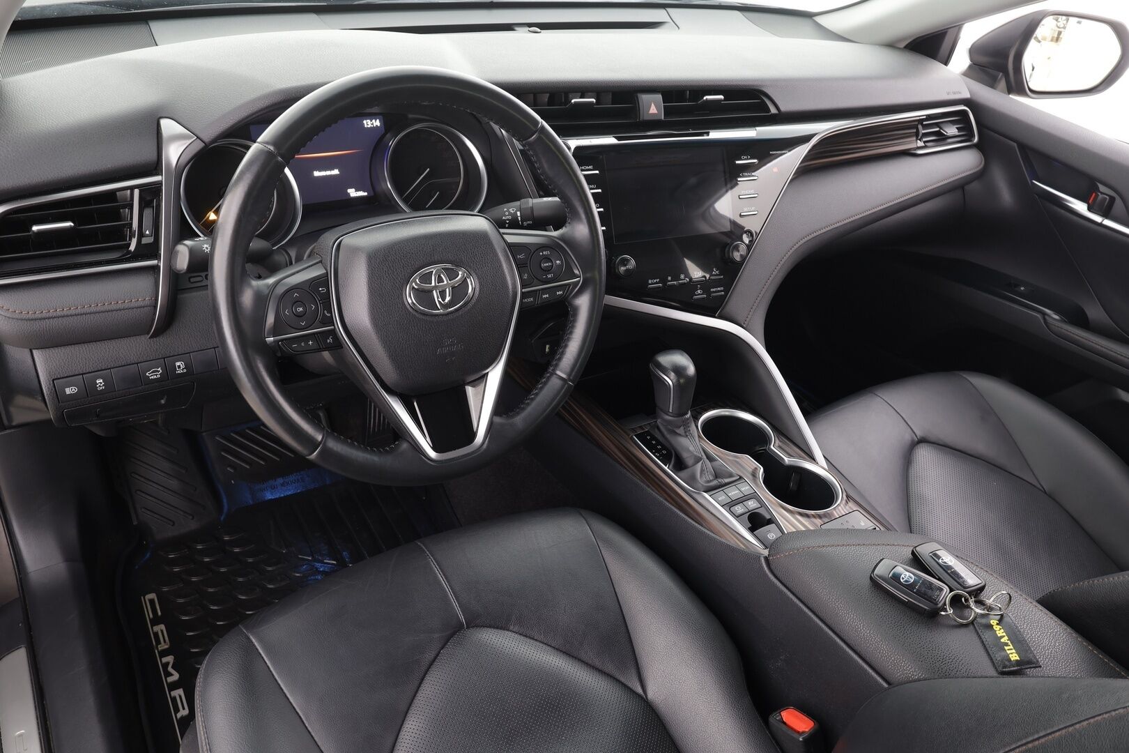 Toyota Camry 2020 2,5 Hybrid Style * ACC / LED /  P.Kamera / Sisätilanlämmitin / Navi / Nahkaverhoilu / Kaistavahti / Keyless * - Suomi-auto / Kahdet renkaat / Merkkihuollot - HULLUT BLACKWEEK JATKOT - KORKOTARJOUS 2,49%