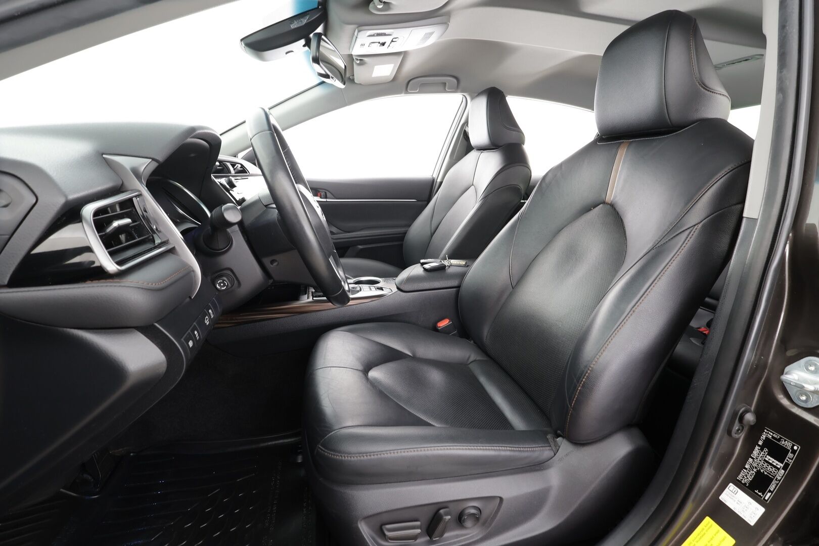 Toyota Camry 2020 2,5 Hybrid Style *ACC / LED /  P.Kamera / Sisätilanlämmitin / Navi / Nahkaverhoilu / Kaistavahti / Keyless* - *Suomi-auto / Kahdet renkaat / Merkkihuollettu*