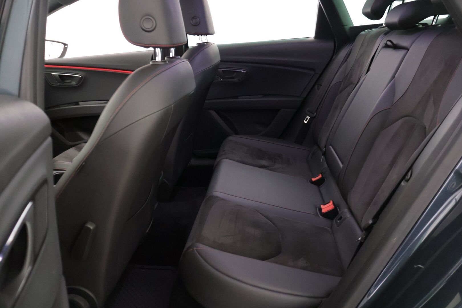 Seat Leon Sportourer ST 2020 1,5 TGI 131 FR Business Class DSG * Adapt vakkari / Tutkat / Full link / Navi * - *Taloudellinen / Viimeisin huolto 08.2025 / Sporttinen*