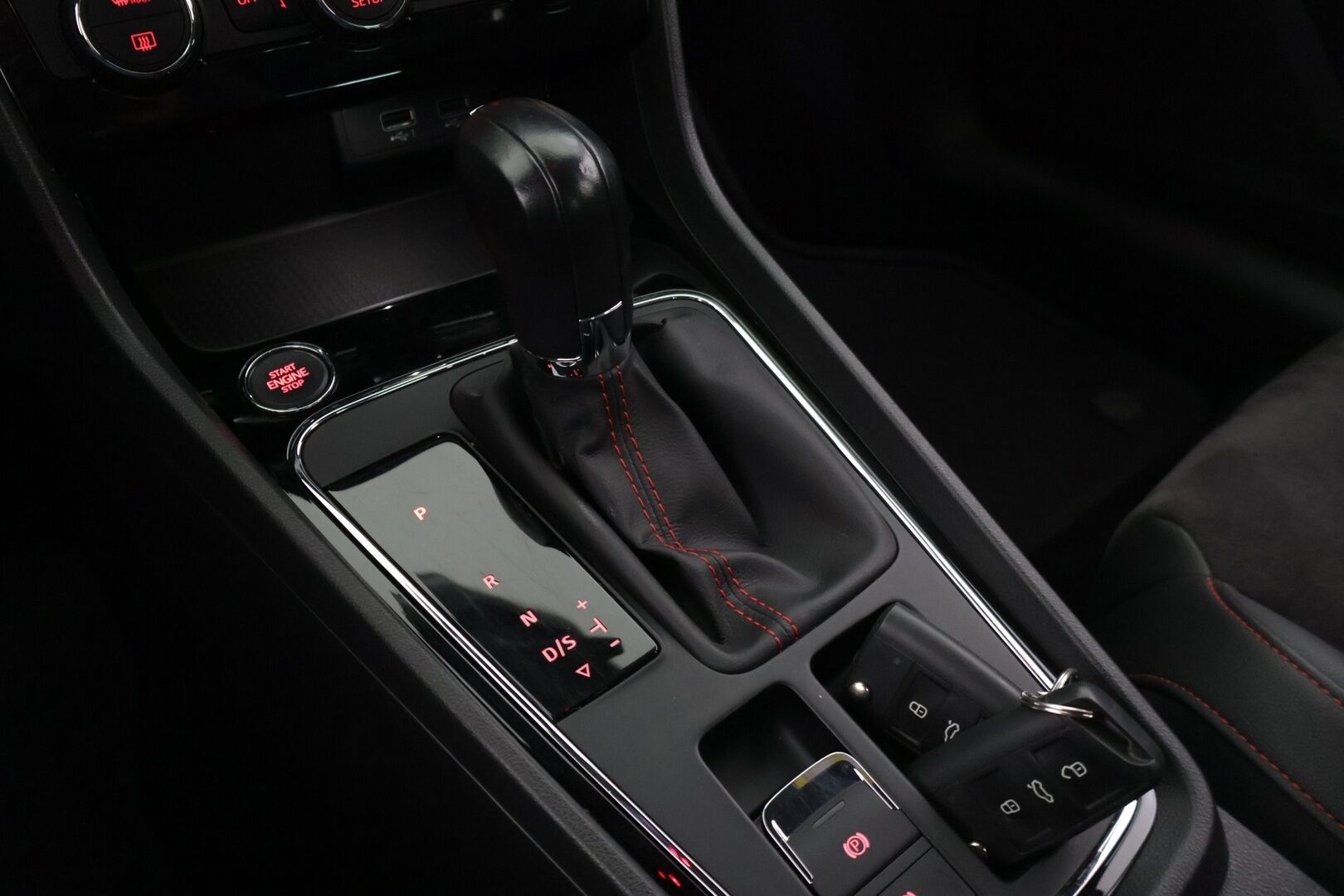 Seat LEON ST 2020 1,5 TGI 131 FR Business Class DSG * Adapt vakkari / Tutkat / Full link / Navi * - *Taloudellinen / Viimeisin huolto 08.2025 / Sporttinen*