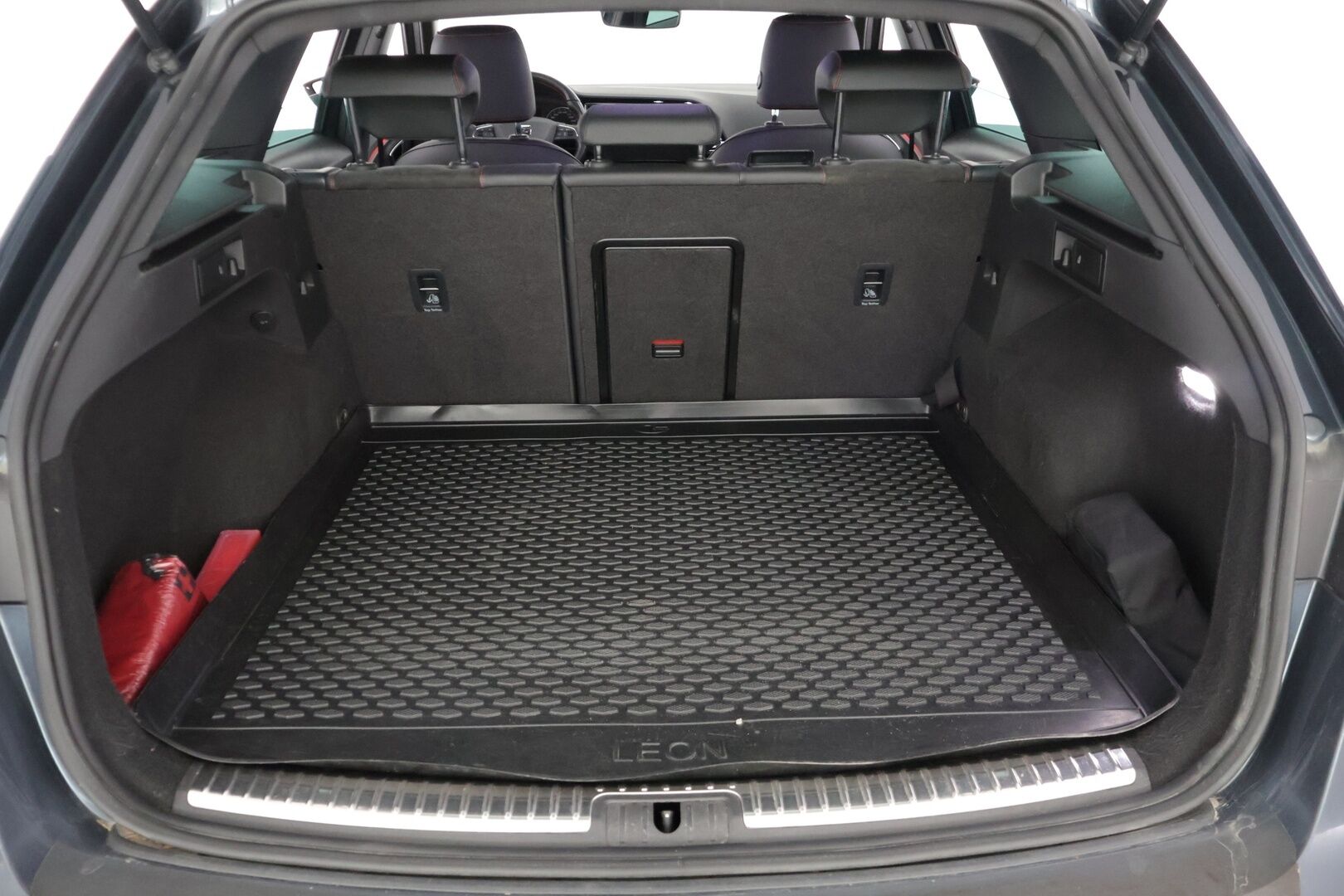 Seat LEON ST 2020 1,5 TGI 131 FR Business Class DSG * Adapt vakkari / Tutkat / Full link / Navi * - *Taloudellinen / Viimeisin huolto 08.2025 / Sporttinen*