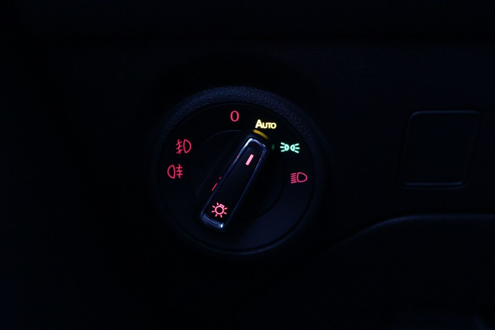 Seat LEON ST 2020 1,5 TGI 131 FR Business Class DSG * Adapt vakkari / Tutkat / Full link / Navi * - *Taloudellinen / Viimeisin huolto 08.2025 / Sporttinen*