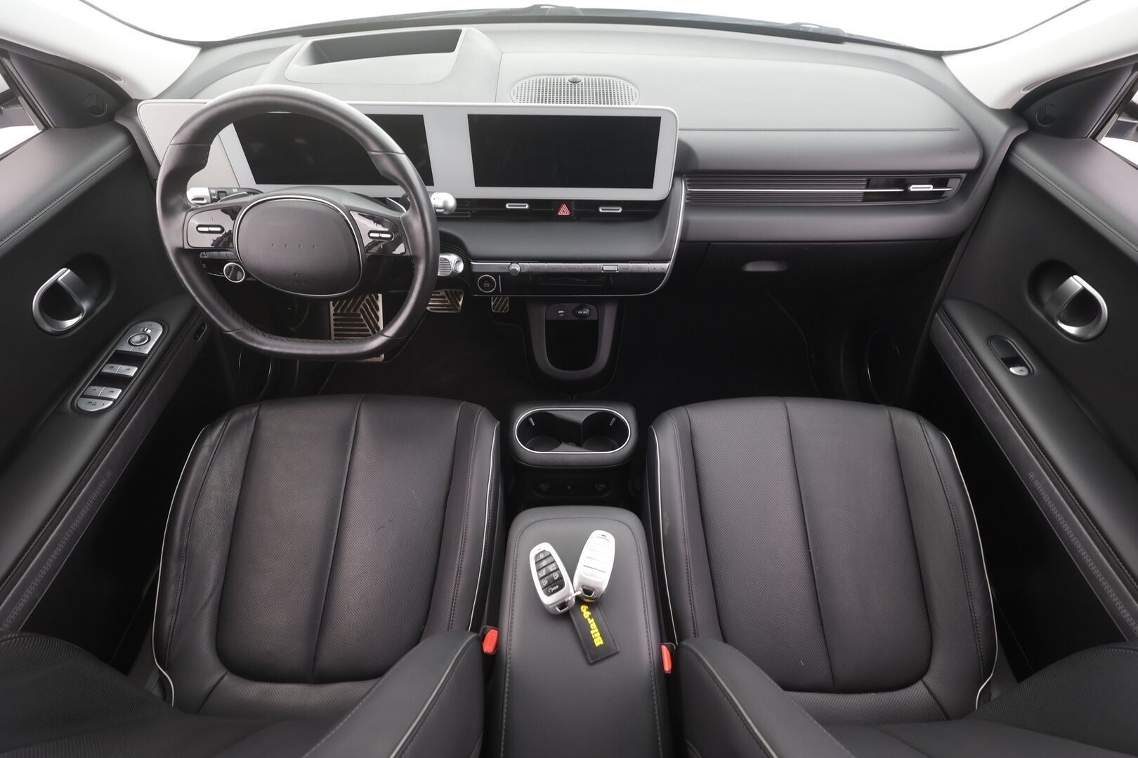 Hyundai IONIQ 5 2022 Project 45 AWD - | ACC | ILP | Koukku | Solar Roof | HUD | Ilm. relax nahat | Bose | 360° | Muistipenkki | HDA | V2L | Keyless | Ambient | Suomiauto | 2x renkaat | 