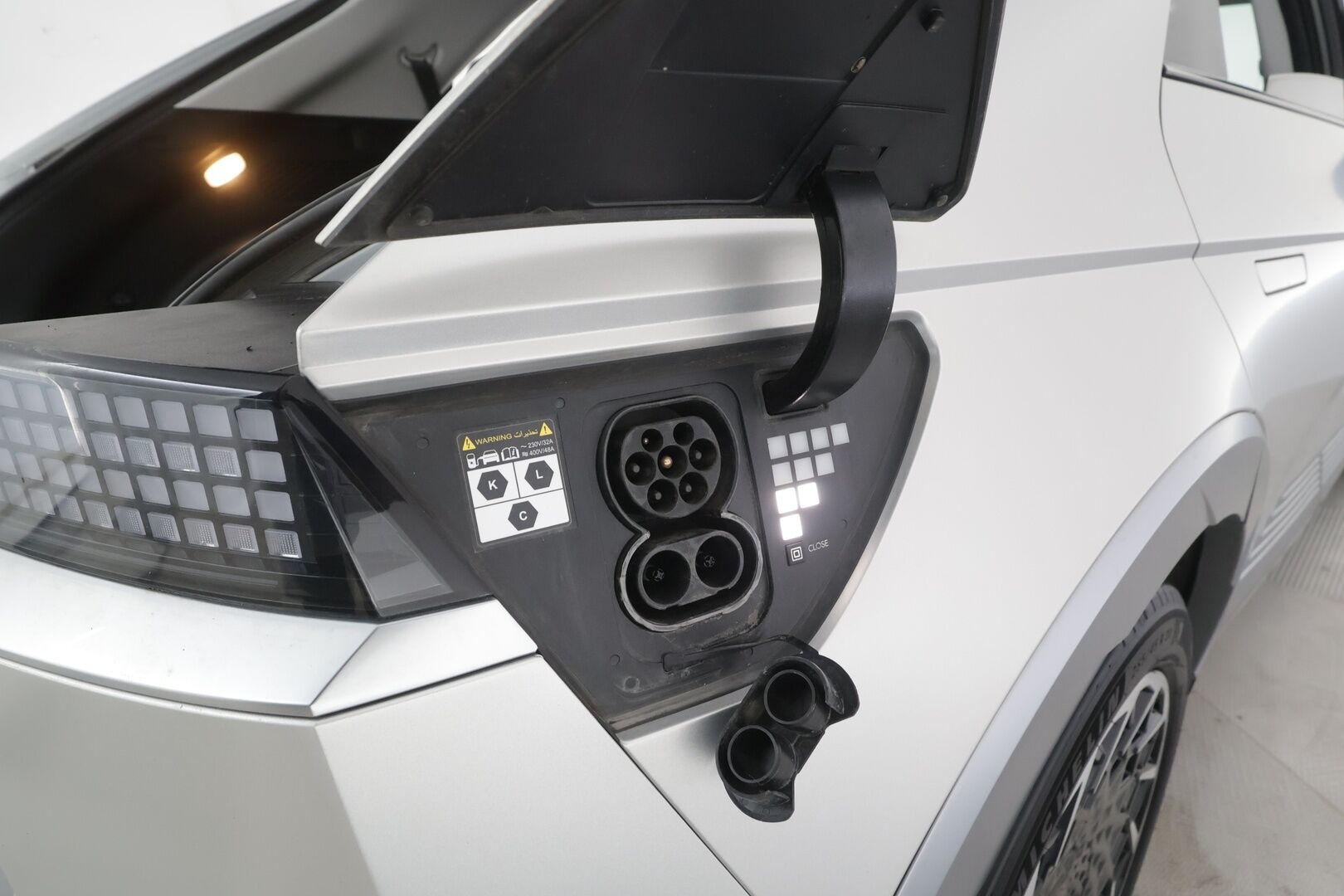 Hyundai IONIQ 5 2022 Project 45 AWD - | ACC | ILP | Koukku | Solar Roof | HUD | Ilm. relax nahat | Bose | 360° | Muistipenkki | HDA | V2L | Keyless | Ambient | Suomiauto | 2x renkaat | 