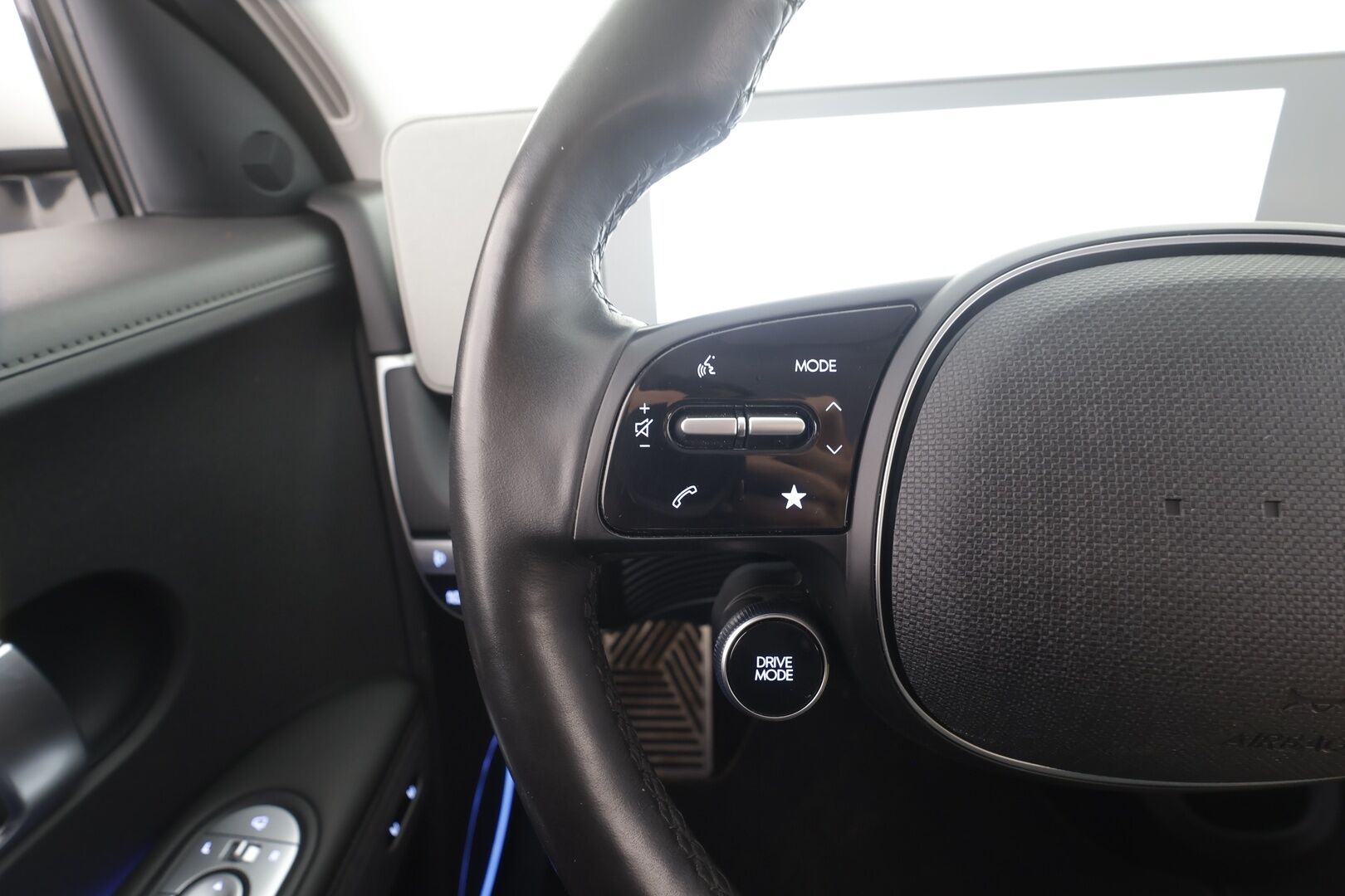Hyundai IONIQ 5 2022 Project 45 AWD - | ACC | ILP | Koukku | Solar Roof | HUD | Ilm. relax nahat | Bose | 360° | Muistipenkki | HDA | V2L | Keyless | Ambient | Suomiauto | 2x renkaat | 