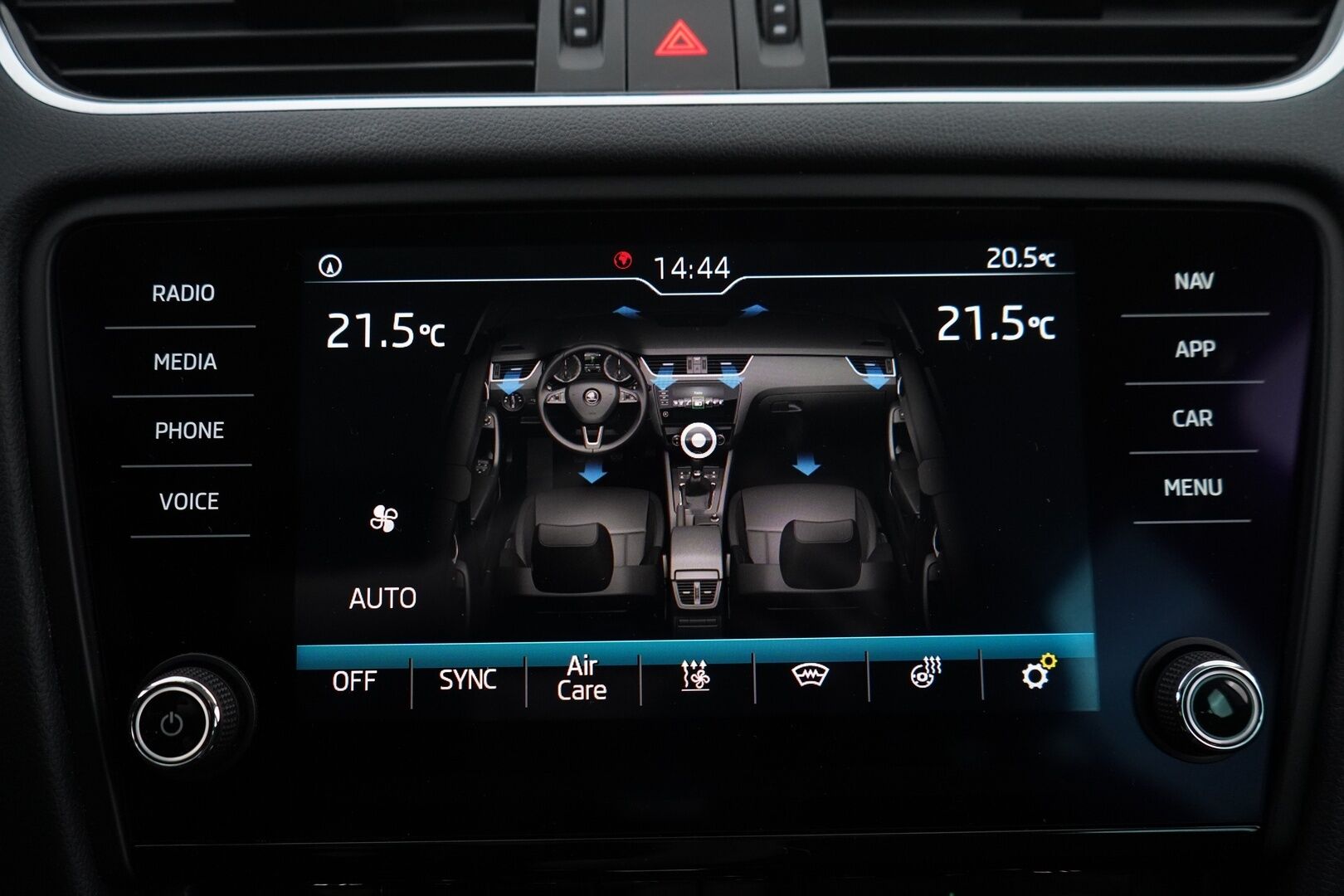 Skoda Octavia 2020 1.5 TSI Combi G-TEC Style BusinessLine DSG Autom. *ACC / Webasto / P.Kamera / Ambient / Vetokoukku* - Suomi-auto / Kahdet renkaat alumiinivantein / Viimeisin huolto 3/25 / Hyvä huoltohistoria