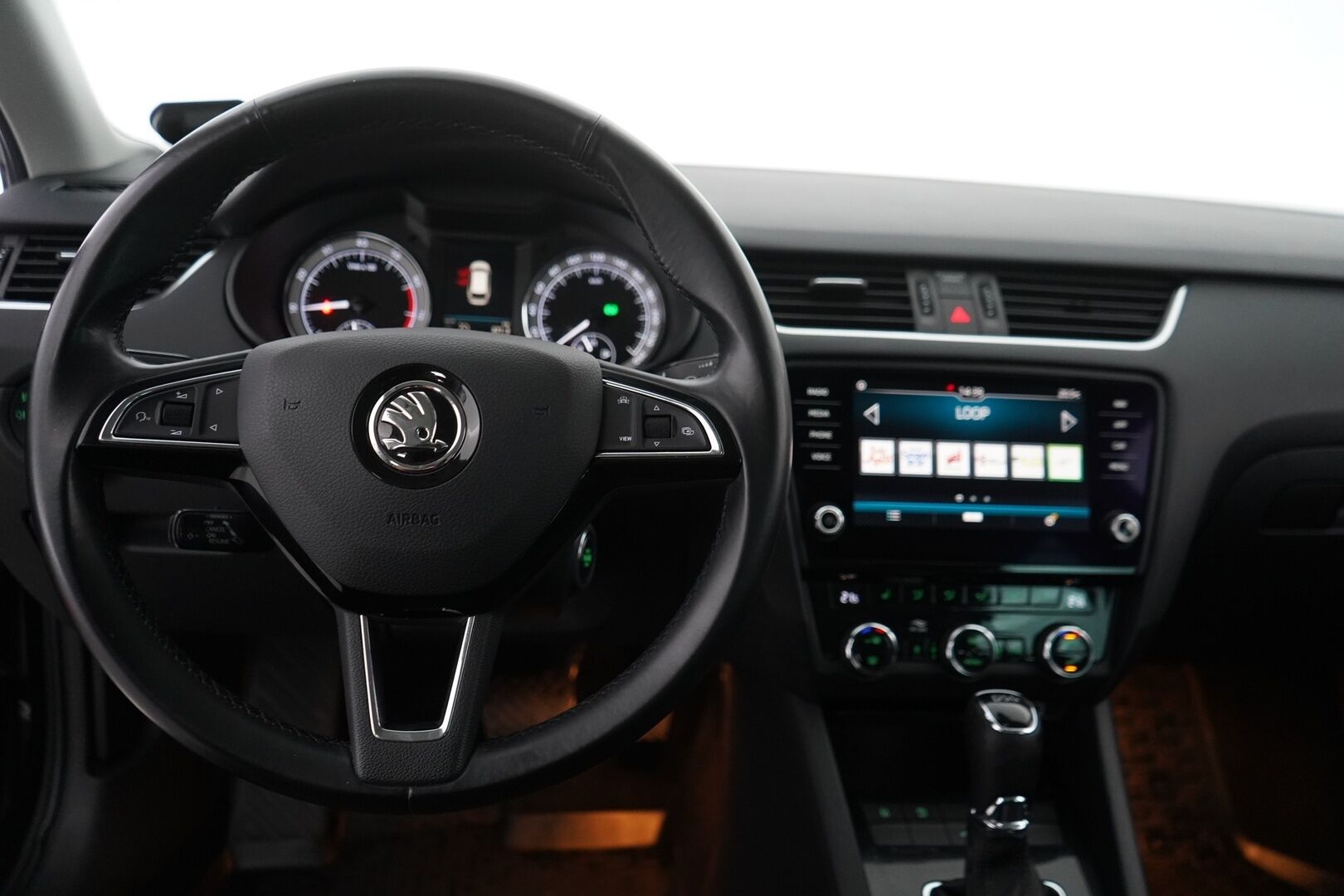 Skoda Octavia 2020 1.5 TSI Combi G-TEC Style BusinessLine DSG Autom. *ACC / Webasto / P.Kamera / Ambient / Vetokoukku* - Suomi-auto / Kahdet renkaat alumiinivantein / Viimeisin huolto 3/25 / Hyvä huoltohistoria