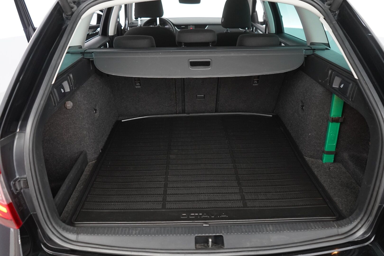 Skoda Octavia 2020 1.5 TSI Combi G-TEC Style BusinessLine DSG Autom. *ACC / Webasto / P.Kamera / Ambient / Vetokoukku* - Suomi-auto / Kahdet renkaat alumiinivantein / Viimeisin huolto 3/25 / Hyvä huoltohistoria