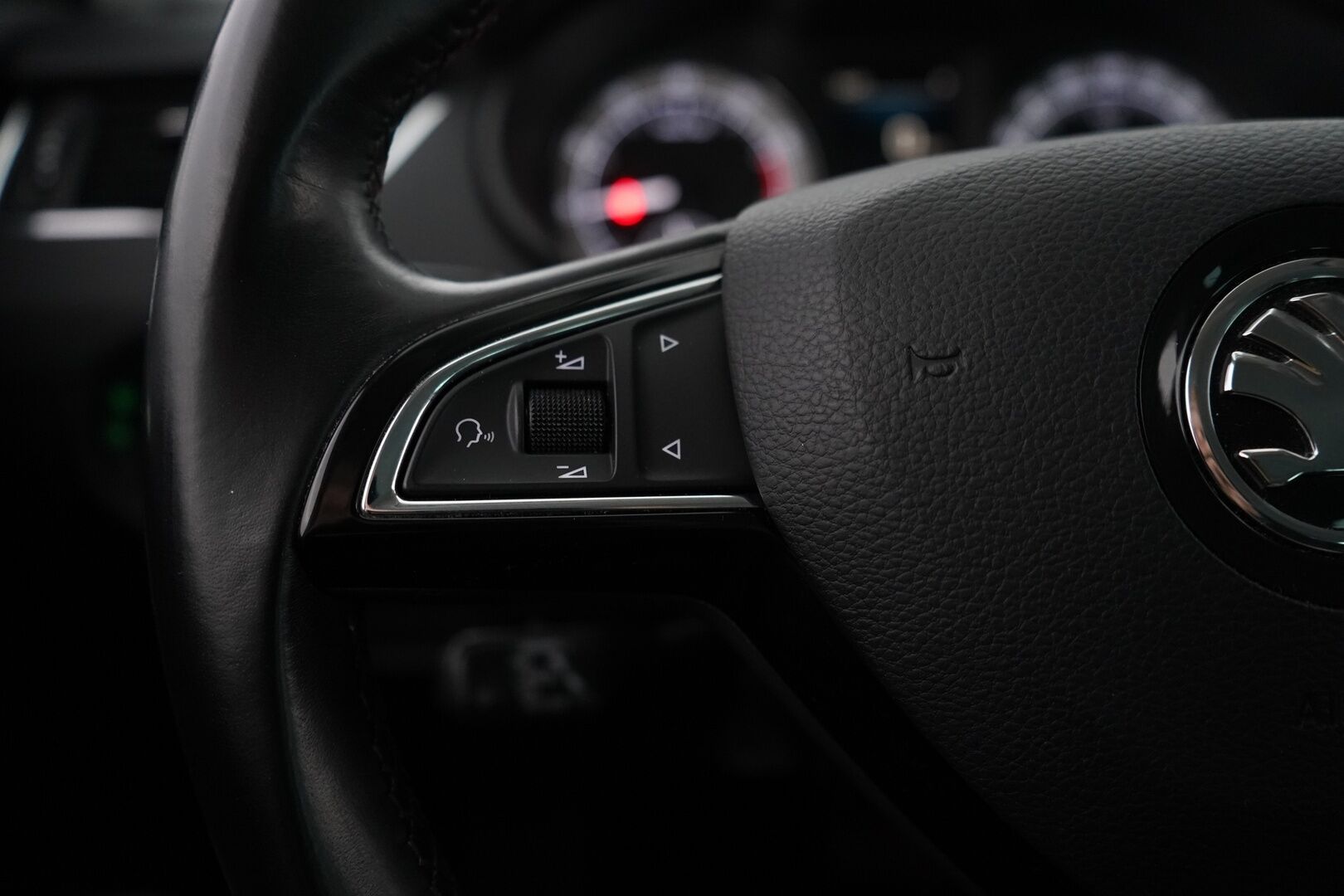 Skoda Octavia 2020 1.5 TSI Combi G-TEC Style BusinessLine DSG Autom. *ACC / Webasto / P.Kamera / Ambient / Vetokoukku* - Suomi-auto / Kahdet renkaat alumiinivantein / Viimeisin huolto 3/25 / Hyvä huoltohistoria