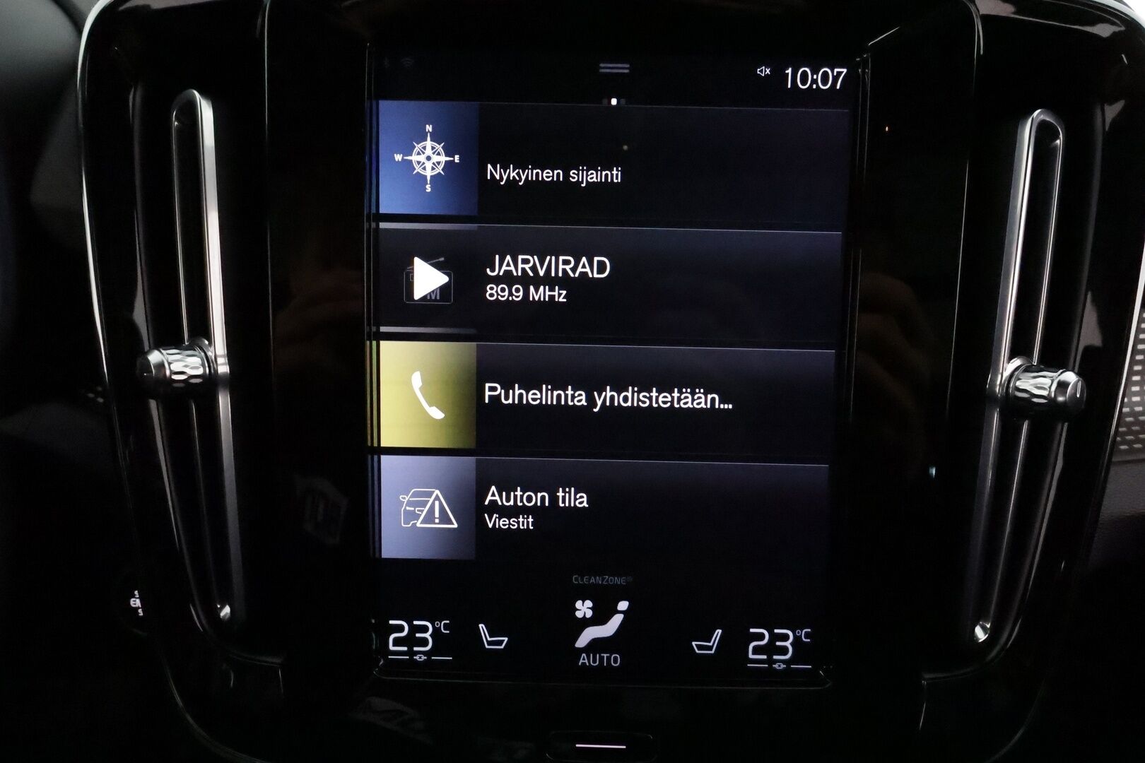 Volvo XC40 2021 T5 TwE Business R-Design aut **ACC / Full LED / 360° / H&K / Panorama / Muistipenkki / BLIS / Nahka-Alcantara / Webasto** - 3,99 % KORKOTARJOUS TÄHÄN AUTOON 14.9. ASTI! - Kahdet renkaat aluvanteilla / Merkkihuollettu
