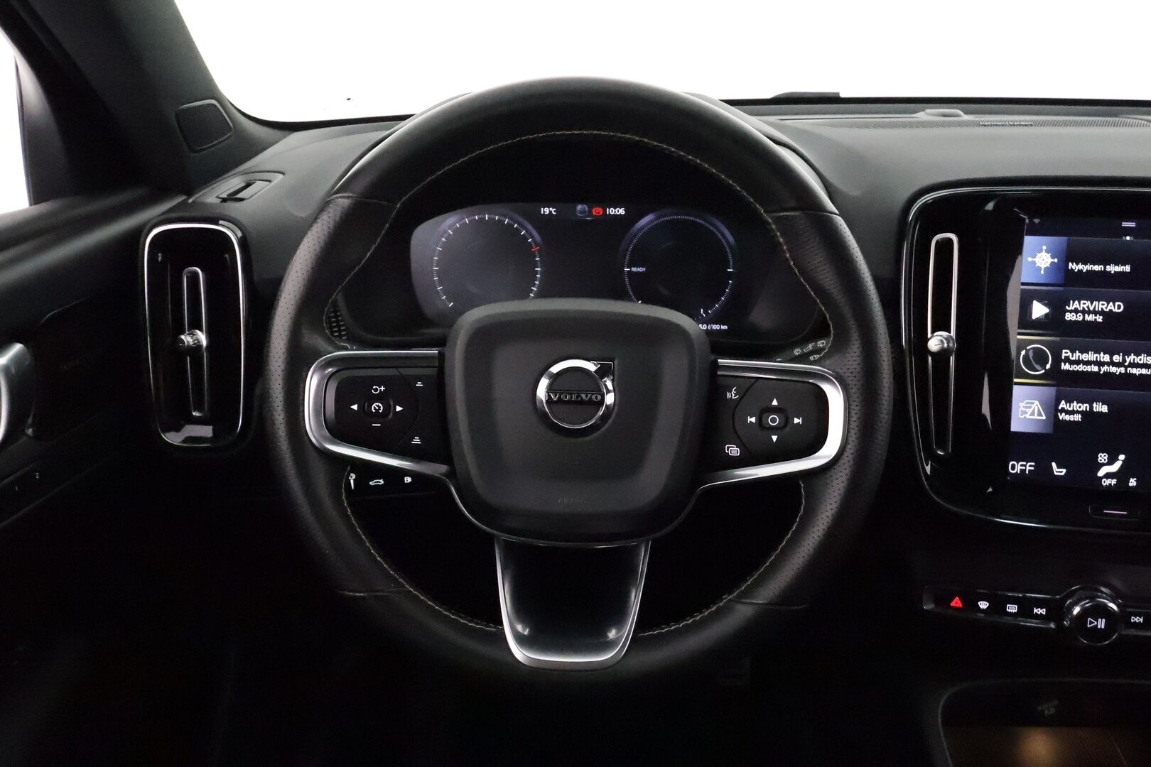 Volvo XC40 2021 T5 TwE Business R-Design aut **ACC / Full LED / 360° / H&K / Panorama / Muistipenkki / BLIS / Nahka-Alcantara / Webasto** - 3,99 % KORKOTARJOUS TÄHÄN AUTOON 14.9. ASTI! - Kahdet renkaat aluvanteilla / Merkkihuollettu