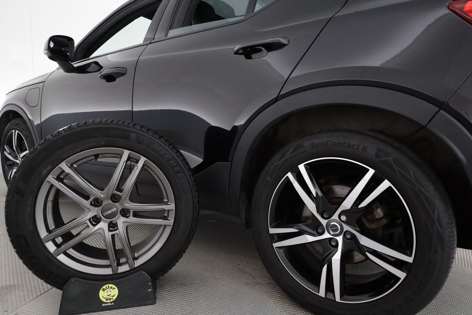 Volvo XC40 2021 T5 TwE Business R-Design aut **ACC / Full LED / 360° / H&K / Panorama / Muistipenkki / BLIS / Nahka-Alcantara / Webasto** - 3,99 % KORKOTARJOUS TÄHÄN AUTOON 14.9. ASTI! - Kahdet renkaat aluvanteilla / Merkkihuollettu