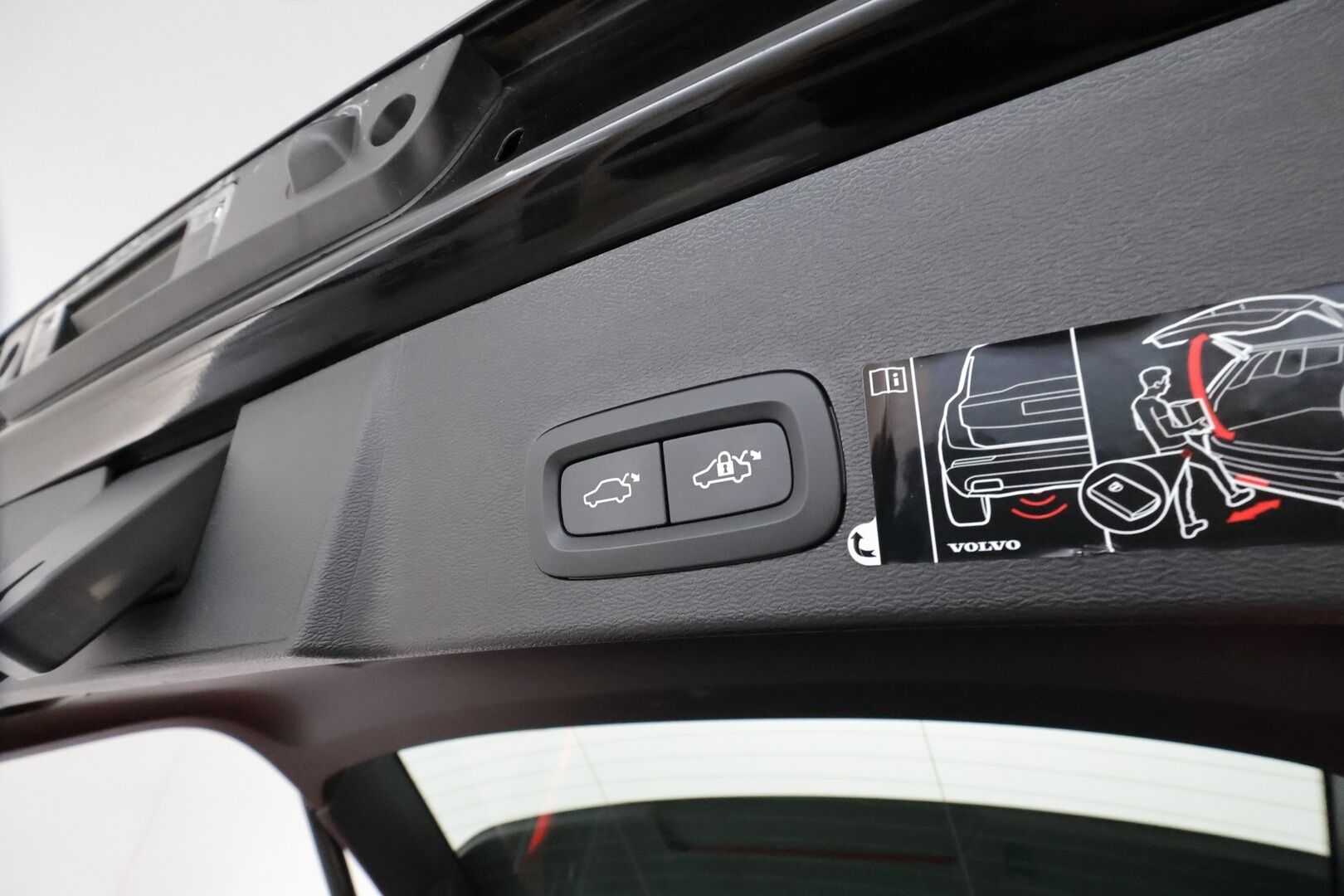 Volvo XC40 2021 T5 TwE Business R-Design aut **ACC / Full LED / 360° / H&K / Panorama / Muistipenkki / BLIS / Nahka-Alcantara / Webasto** - 3,99 % KORKOTARJOUS TÄHÄN AUTOON 14.9. ASTI! - Kahdet renkaat aluvanteilla / Merkkihuollettu
