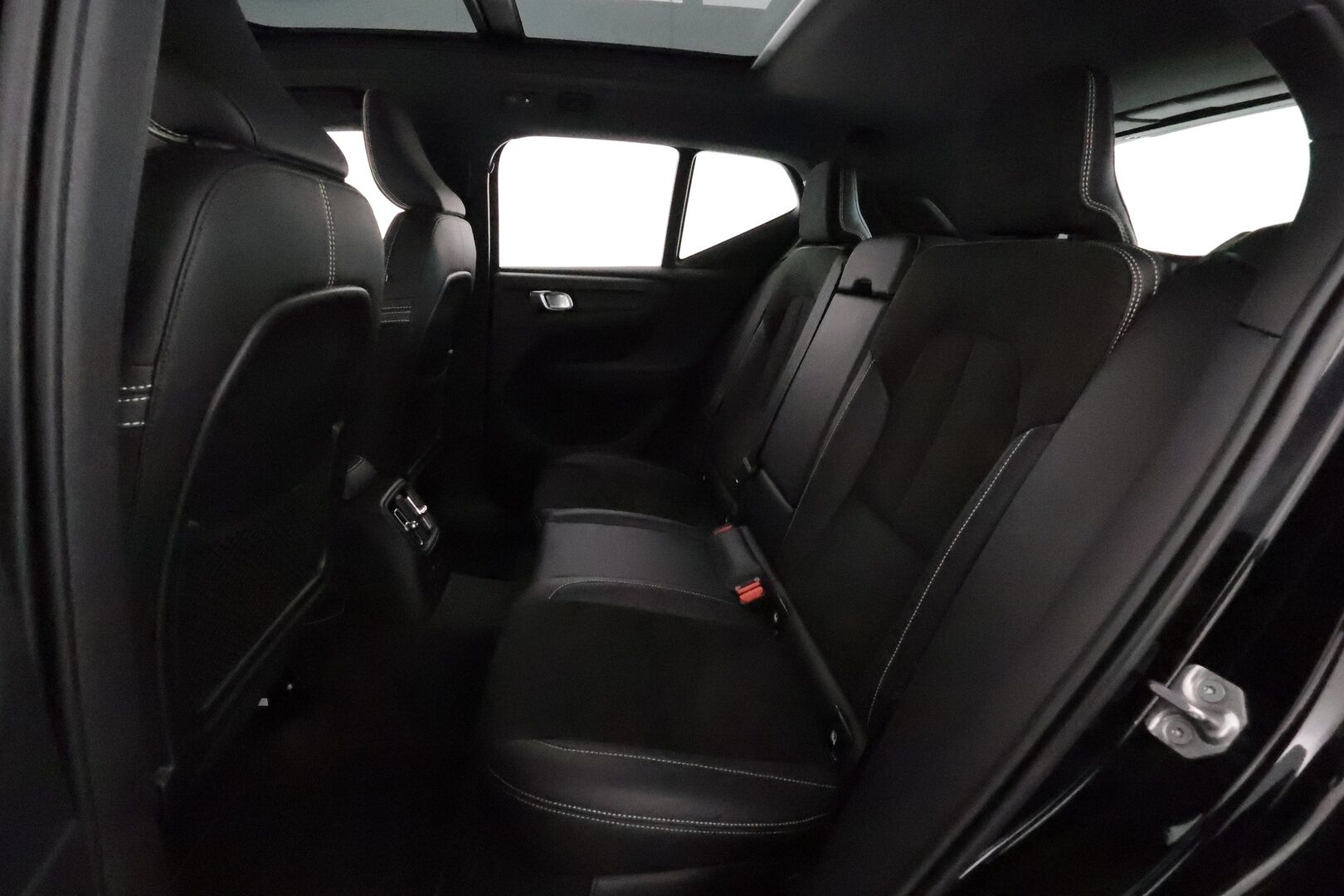 Volvo XC40 2021 T5 TwE Business R-Design aut **ACC / Full LED / 360° / H&K / Panorama / Muistipenkki / BLIS / Nahka-Alcantara / Webasto** - 3,99 % KORKOTARJOUS TÄHÄN AUTOON 14.9. ASTI! - Kahdet renkaat aluvanteilla / Merkkihuollettu