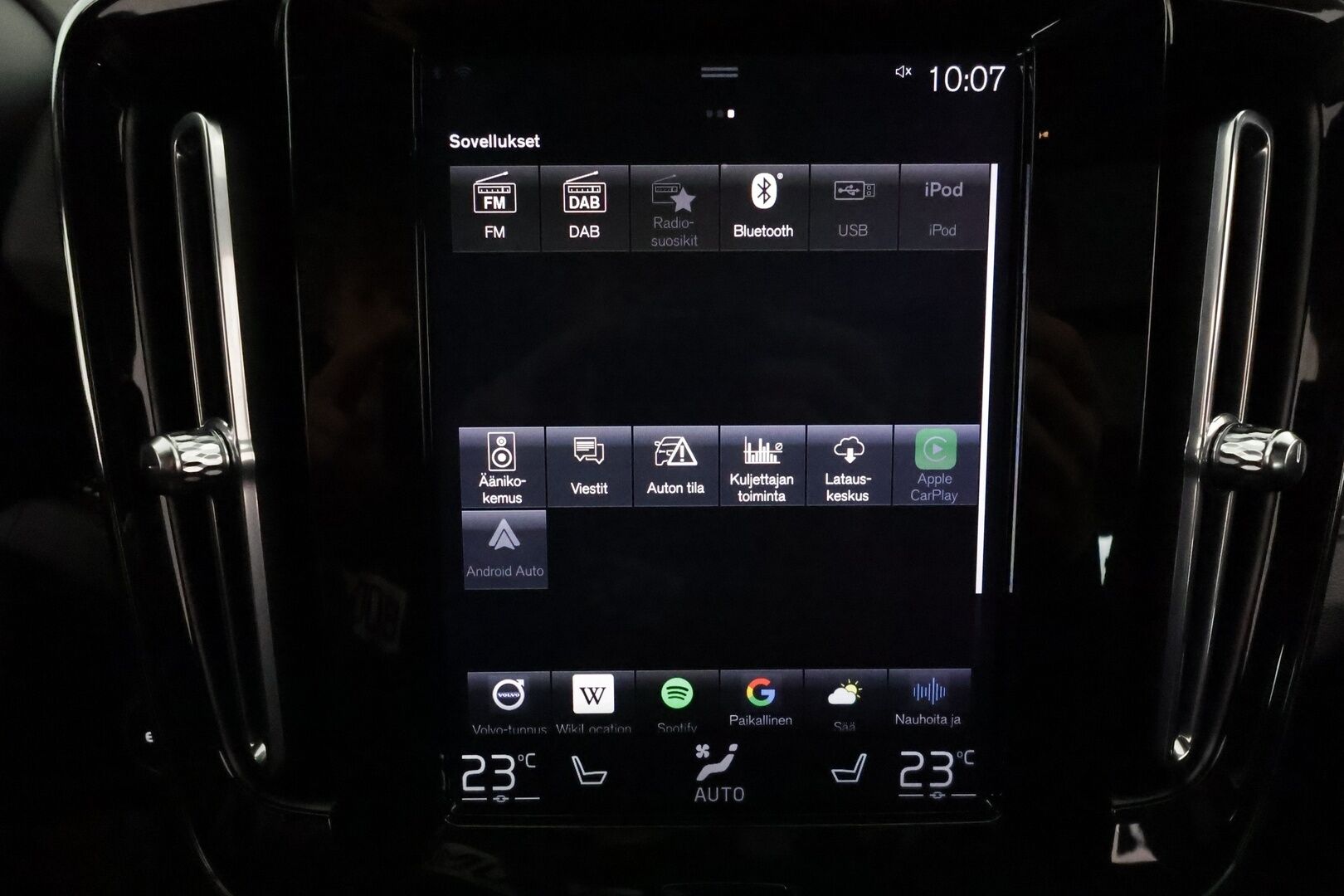 Volvo XC40 2021 T5 TwE Business R-Design aut **ACC / Full LED / 360° / H&K / Panorama / Muistipenkki / BLIS / Nahka-Alcantara / Webasto** - 3,99 % KORKOTARJOUS TÄHÄN AUTOON 14.9. ASTI! - Kahdet renkaat aluvanteilla / Merkkihuollettu