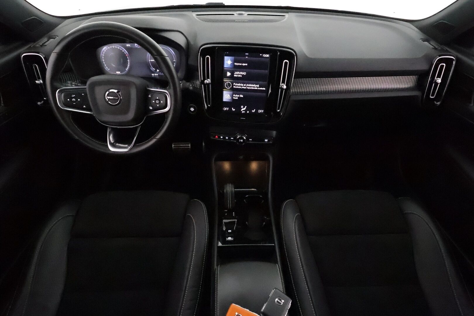 Volvo XC40 2021 T5 TwE Business R-Design aut **ACC / Full LED / 360° / H&K / Panorama / Muistipenkki / BLIS / Nahka-Alcantara / Webasto** - 3,99 % KORKOTARJOUS TÄHÄN AUTOON 14.9. ASTI! - Kahdet renkaat aluvanteilla / Merkkihuollettu
