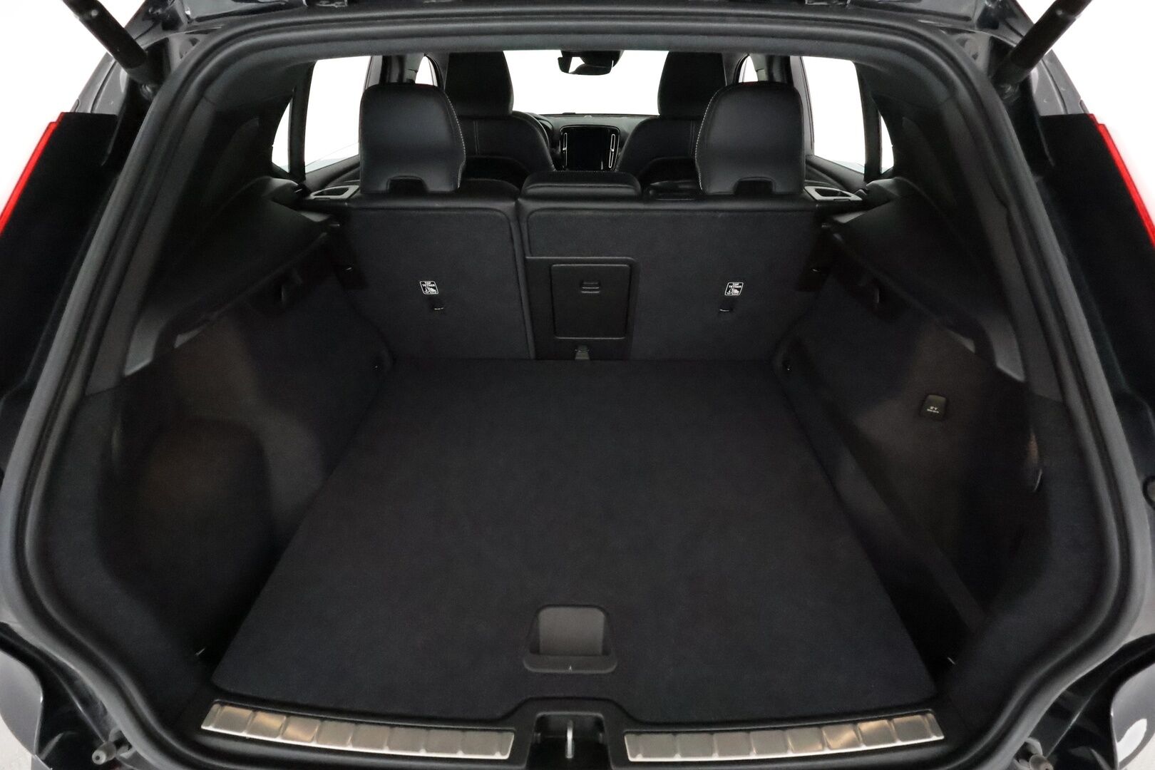 Volvo XC40 2021 T5 TwE Business R-Design aut **ACC / Full LED / 360° / H&K / Panorama / Muistipenkki / BLIS / Nahka-Alcantara / Webasto** - 3,99 % KORKOTARJOUS TÄHÄN AUTOON 14.9. ASTI! - Kahdet renkaat aluvanteilla / Merkkihuollettu