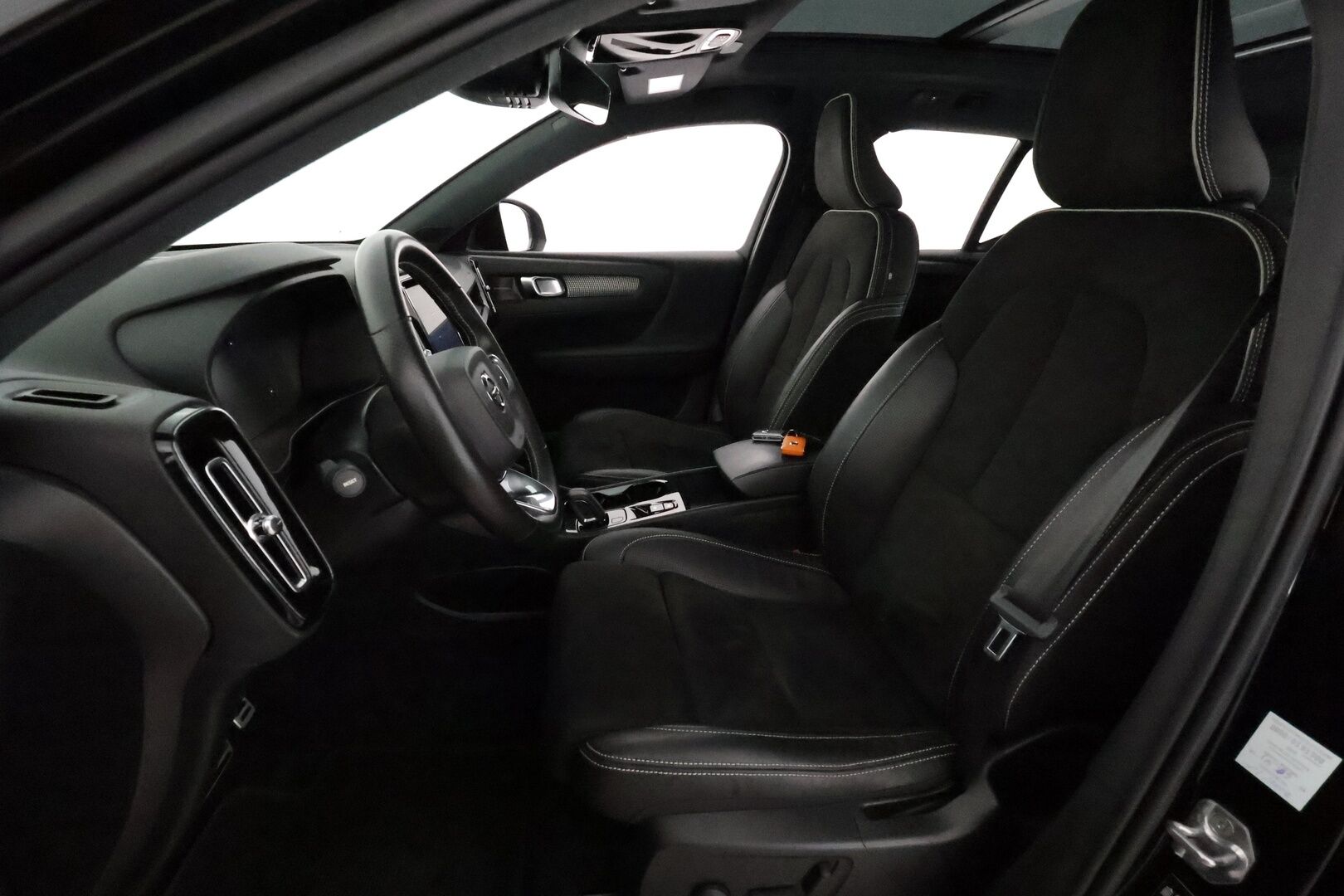 Volvo XC40 2021 T5 TwE Business R-Design aut **ACC / Full LED / 360° / H&K / Panorama / Muistipenkki / BLIS / Nahka-Alcantara / Webasto** - 3,99 % KORKOTARJOUS TÄHÄN AUTOON 14.9. ASTI! - Kahdet renkaat aluvanteilla / Merkkihuollettu