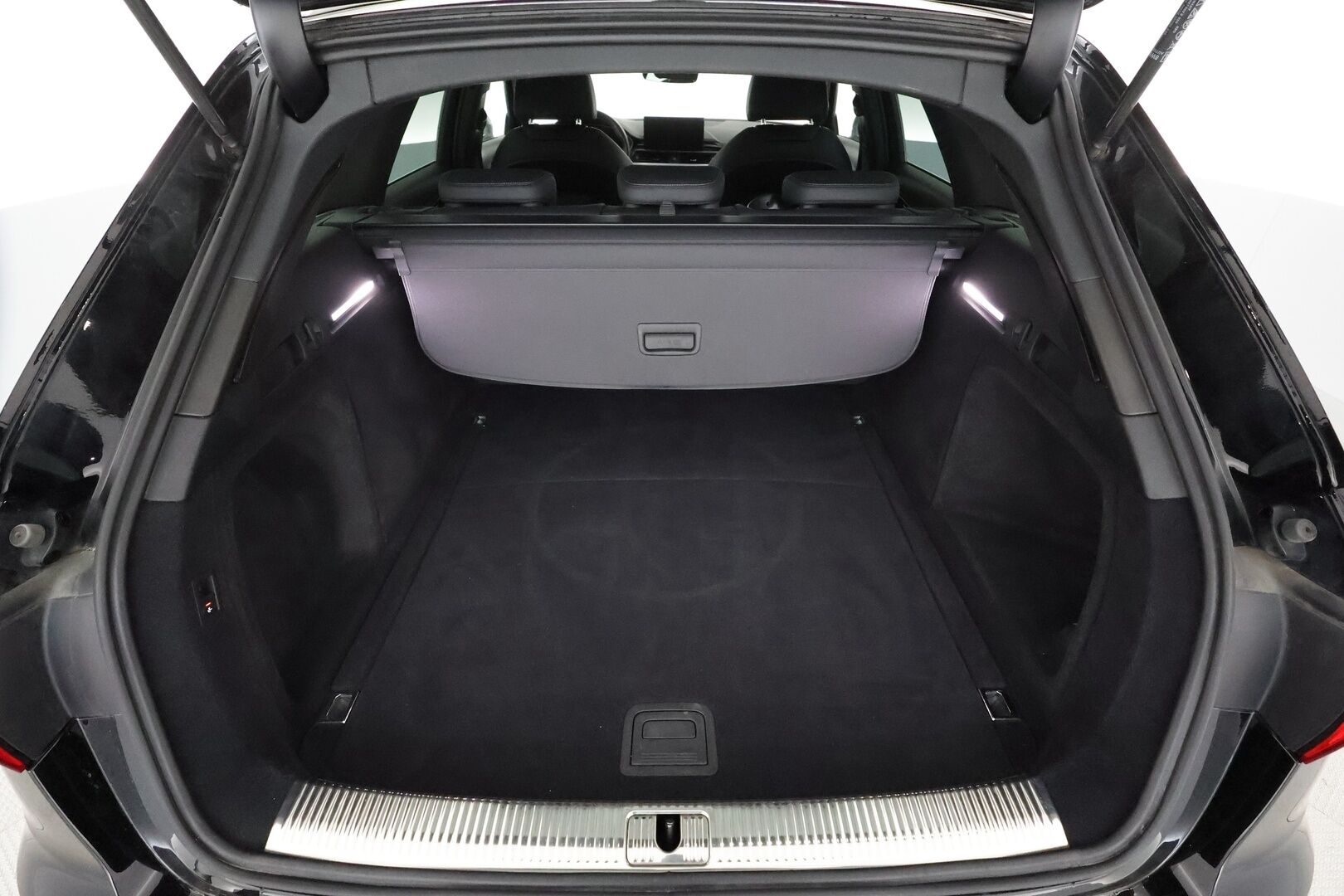 Audi A4 2022 Avant Business Advanced 40 TFSI 150 kW quattro S Line **Webasto / Adapt.vakkari / Matrix LED / Koukku / P.kamera** - S-Line sisäpaketti / 1-om. Suomi-auto / Merkkihuollettu / Tulossa Toimipisteeseen!