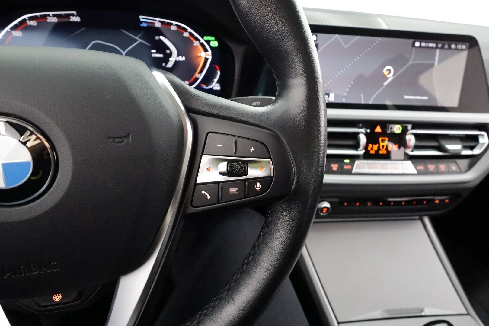 BMW 320 2022 G20 Sedan 320d A xDrive Business MHEV * Webasto / Koukku / LED / P.kamera / Navi / Kaistavahti / Digimittaristo * - Suomi-auto / Kahdet hyvä kuntoiset renkaat! 