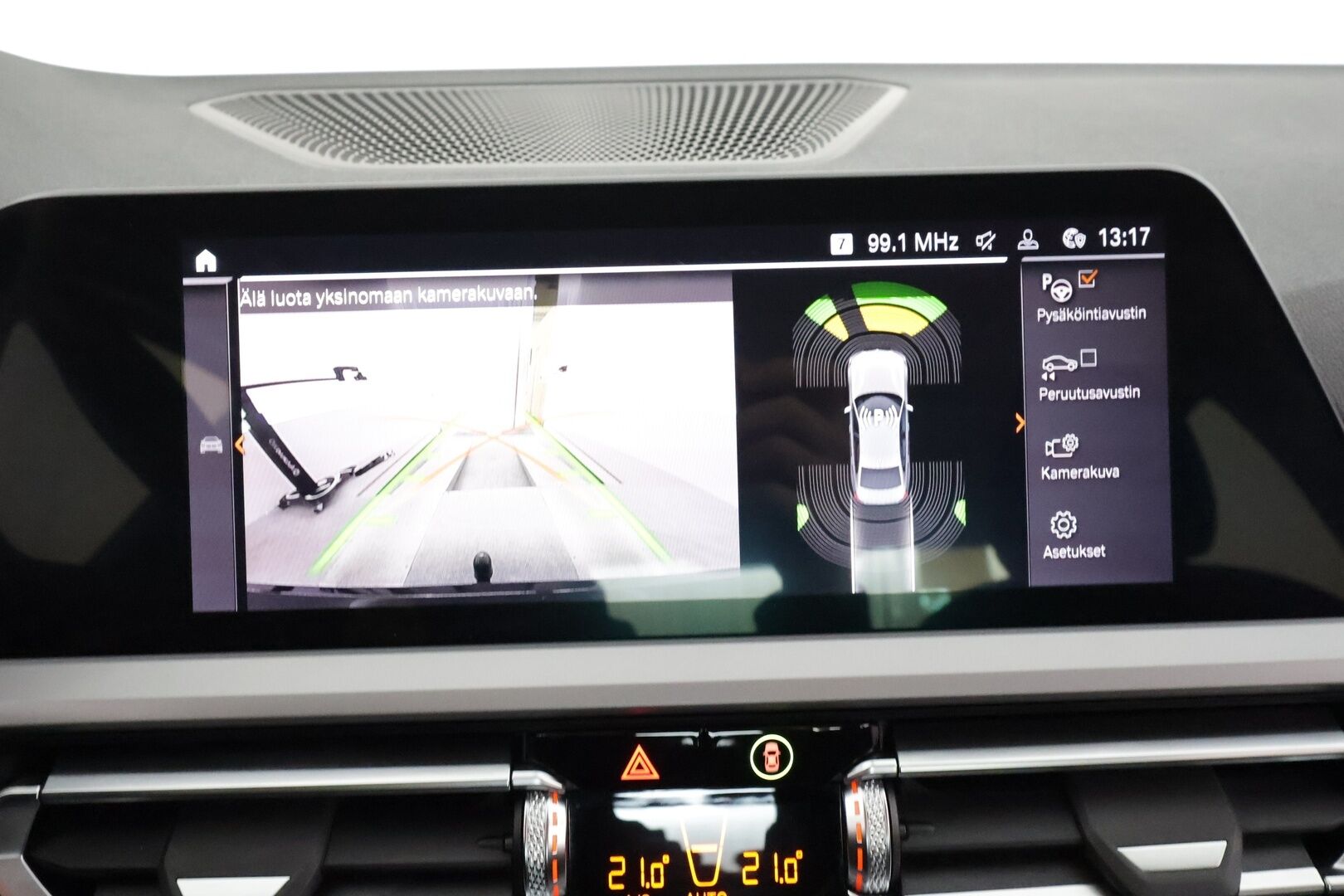 BMW 320 2022 G20 Sedan 320d A xDrive Business MHEV * Webasto / Koukku / LED / P.kamera / Navi / Kaistavahti / Digimittaristo * - Suomi-auto / Kahdet hyvä kuntoiset renkaat! 