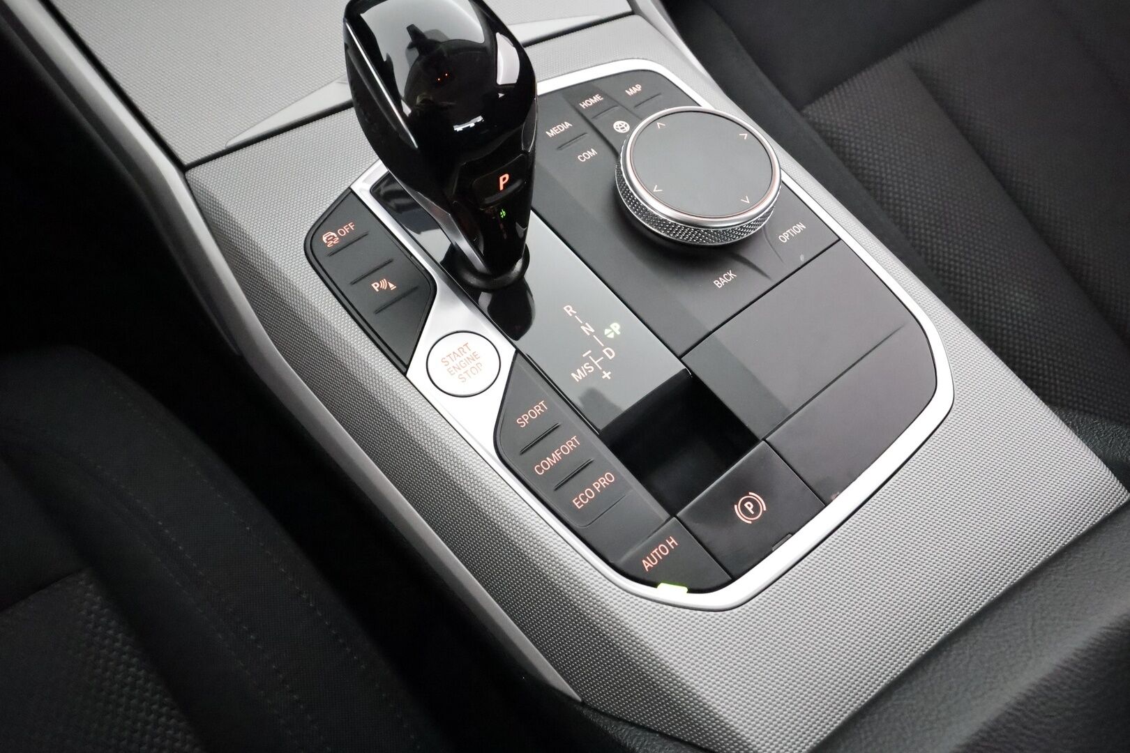 BMW 320 2022 G20 Sedan 320d A xDrive Business MHEV * Webasto / Koukku / LED / P.kamera / Navi / Kaistavahti / Digimittaristo * - Suomi-auto / Kahdet hyvä kuntoiset renkaat! 