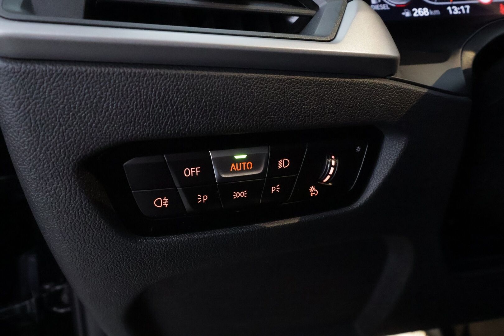 BMW 320 2022 G20 Sedan 320d A xDrive Business MHEV * Webasto / Koukku / LED / P.kamera / Navi / Kaistavahti / Digimittaristo * - HULLU BLACKWEEK 2,49% KORKOTARJOUS - Suomi-auto / Kahdet renkaat