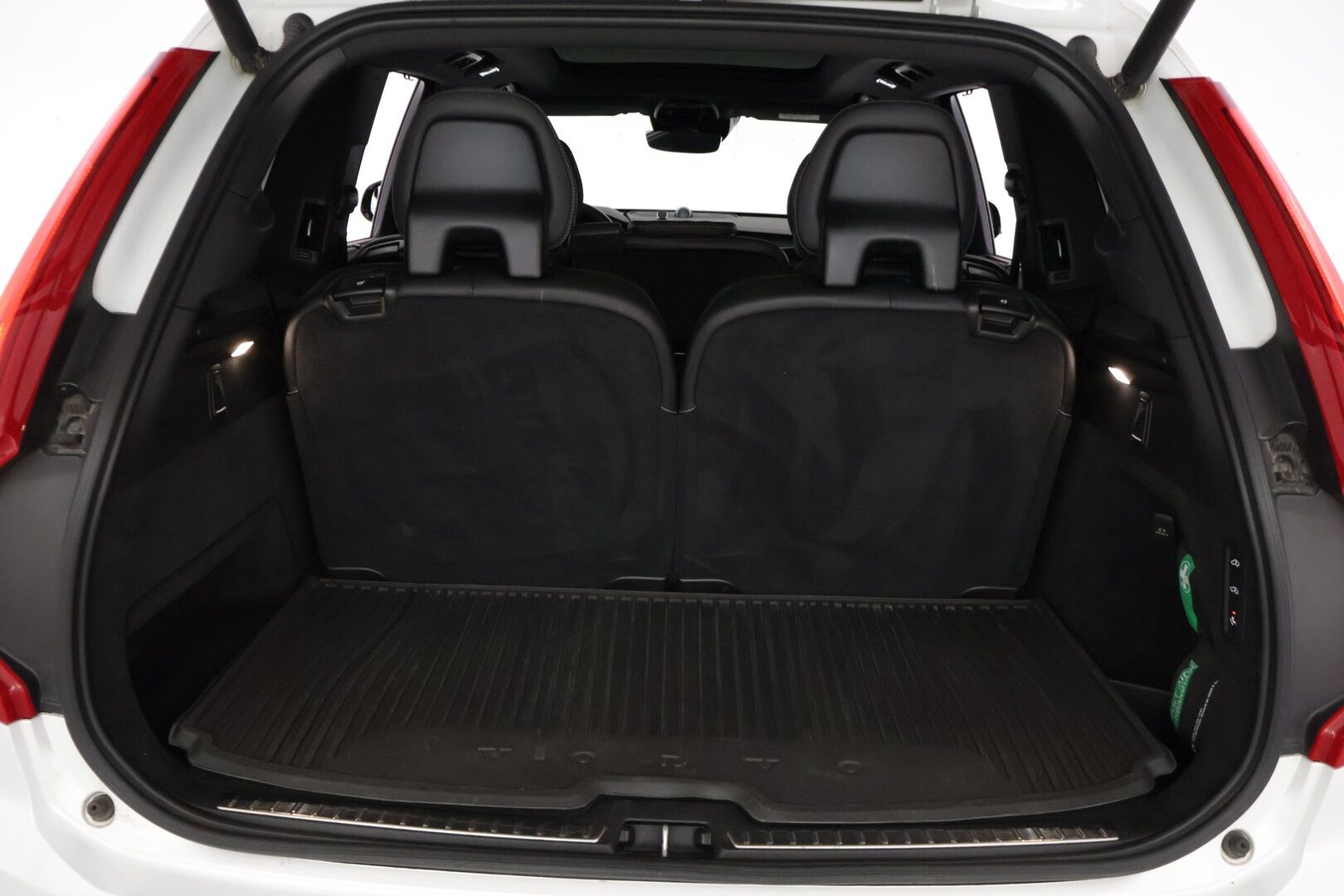 Volvo XC90 2022 T8 AWD Long Range High Performance R-Design aut *Bowers&Wilkins / 360° kamerat / Panorama / Ilma-alusta / Full-LED / Tehdaskoukku / Webasto* - 1-omisteinen Suomi-auto / Huippuvarusteet / Merkkiliikkeen huoltohistoria / Näyttävä