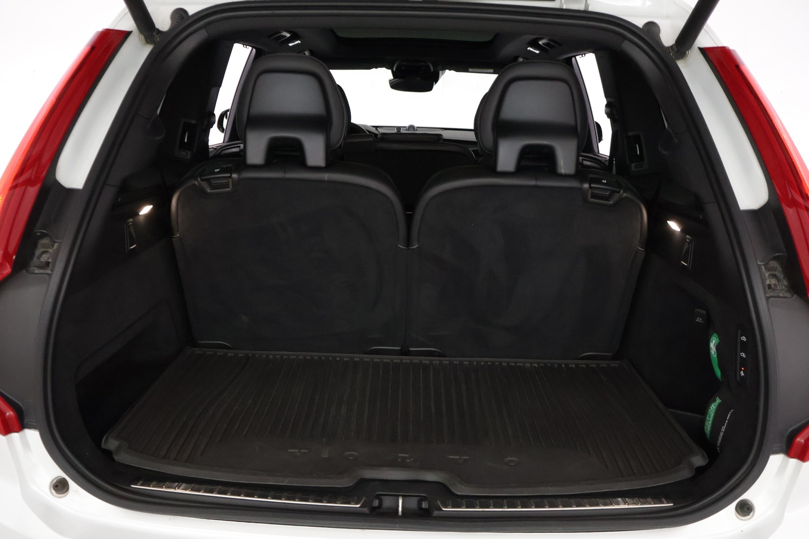 Volvo XC90 2022 T8 AWD Long Range High Performance R-Design aut *Bowers&Wilkins / 360° kamerat / Panorama / Ilma-alusta / Full-LED / Tehdaskoukku / Webasto* - 1-omisteinen Suomi-auto / Huippuvarusteet / Merkkiliikkeen huoltohistoria / Näyttävä