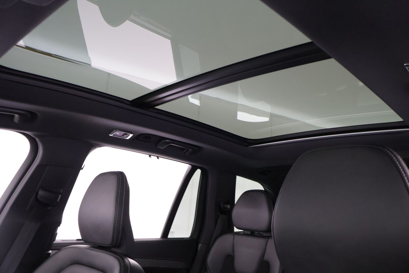 Volvo XC90 2022 T8 AWD Long Range High Performance R-Design aut *Bowers&Wilkins / 360° kamerat / Panorama / Ilma-alusta / Full-LED / Tehdaskoukku / Webasto* - 1-omisteinen Suomi-auto / Huippuvarusteet / Merkkiliikkeen huoltohistoria / Näyttävä