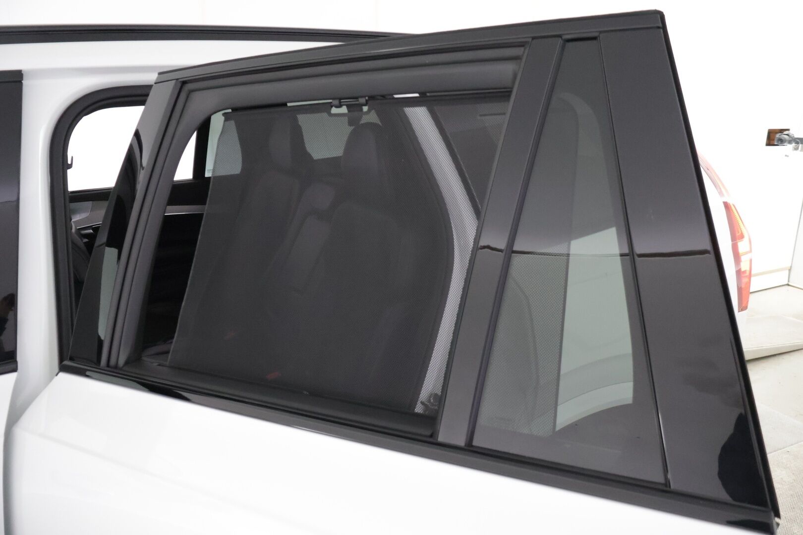 Volvo XC90 2022 T8 AWD Long Range High Performance R-Design aut *Bowers&Wilkins / 360° kamerat / Panorama / Ilma-alusta / Full-LED / Tehdaskoukku / Webasto* - 1-omisteinen Suomi-auto / Huippuvarusteet / Merkkiliikkeen huoltohistoria / Näyttävä